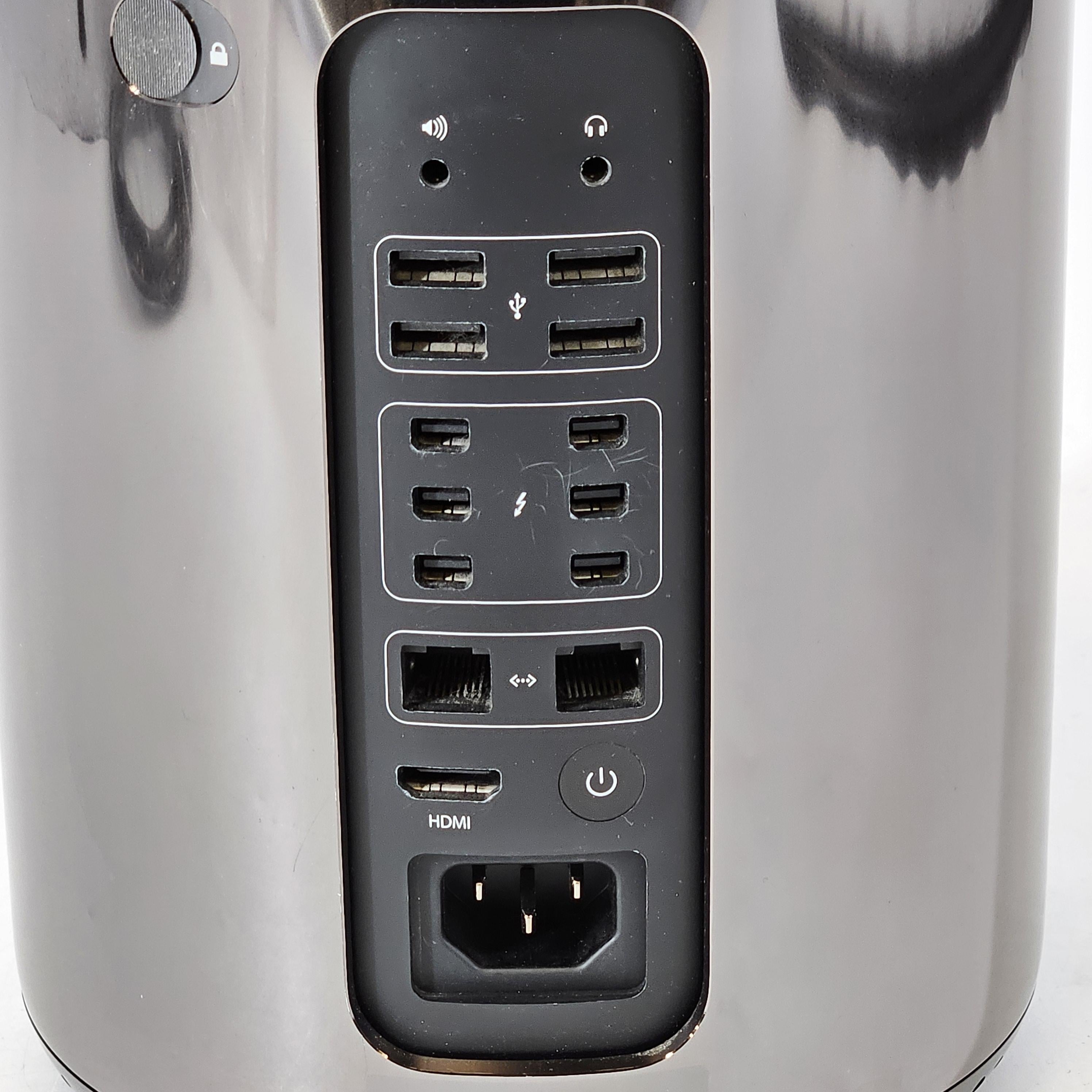 Apple Mac Pro Late 2013 Black 3.5 GHz 6-Core Intel Xeon E5 32GB RAM 1TB Solid State Drive AMD FirePro D500 3 GB