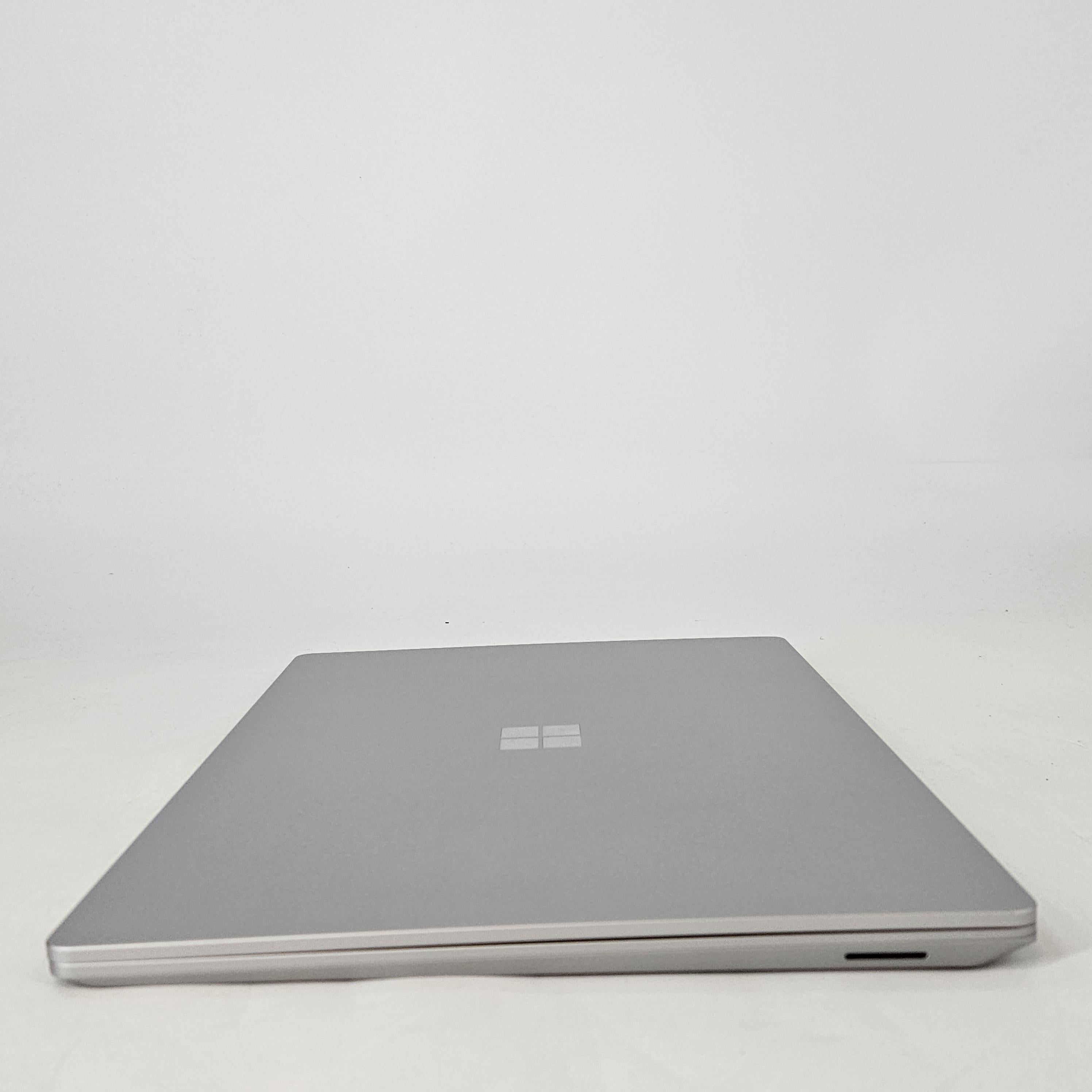 Microsoft Surface Laptop 5 15 Platinum 2.6 GHz Intel Core i7 12th Gen. 16GB RAM 512GB Solid State Drive