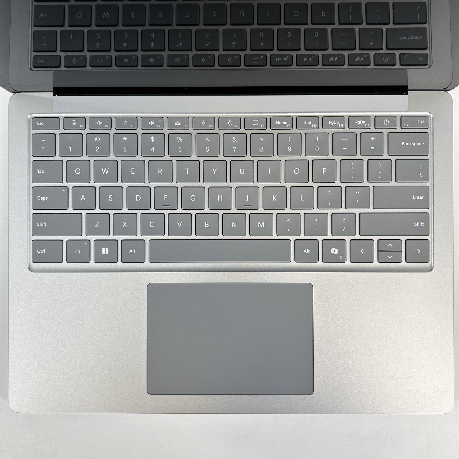 Microsoft Surface Laptop 6 13.5 Platinum 3.8 GHz Intel Core Ultra 7 16GB RAM 512GB Solid State Drive