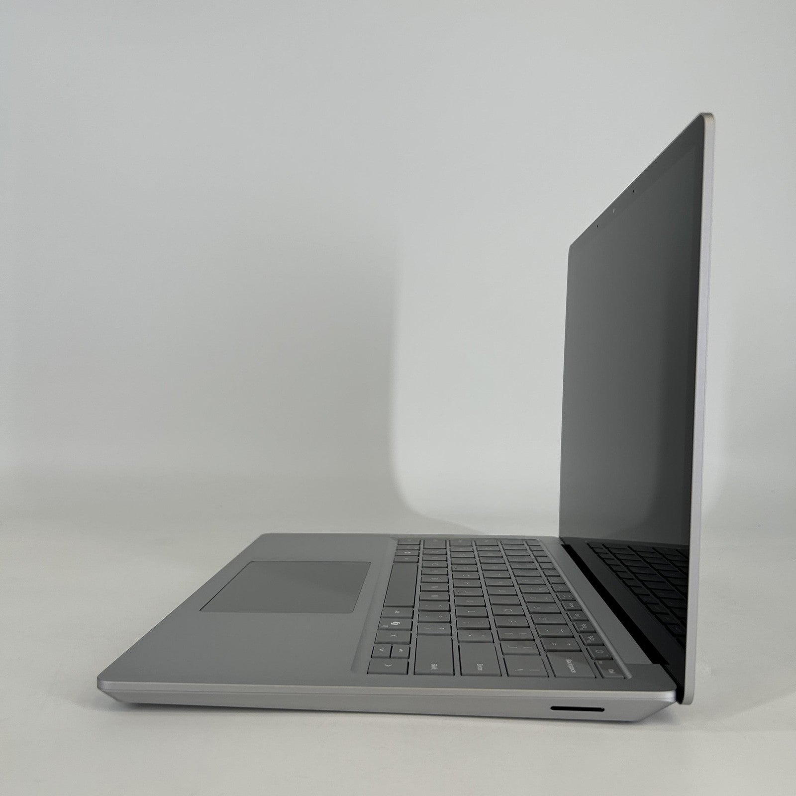 Microsoft Surface Laptop 6 13.5 Platinum 3.8 GHz Intel Core Ultra 7 16GB RAM 512GB Solid State Drive