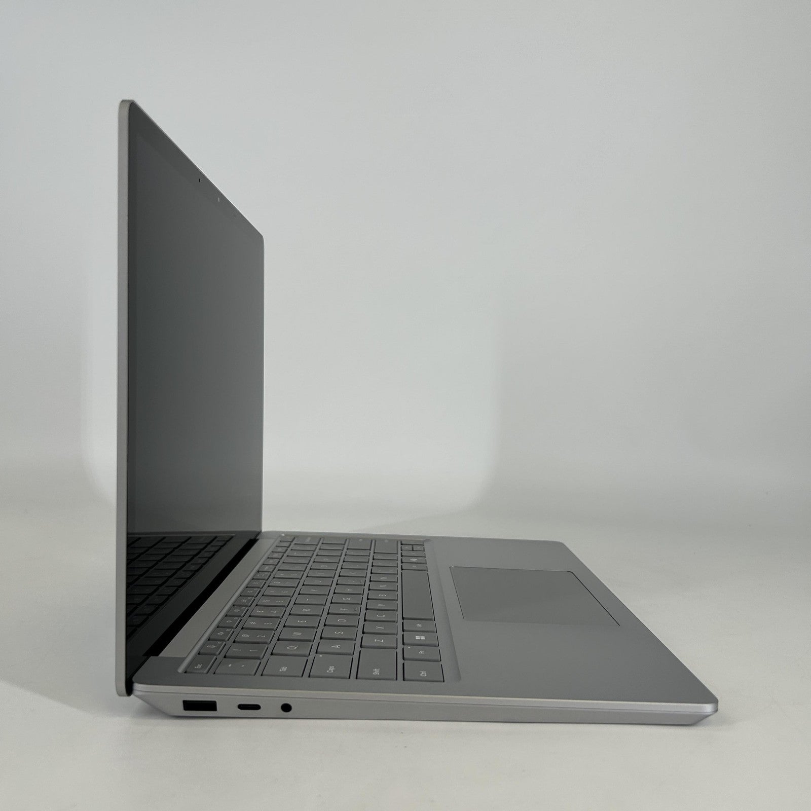 Microsoft Surface Laptop 6 13.5 Platinum 3.8 GHz Intel Core Ultra 7 16GB RAM 512GB Solid State Drive