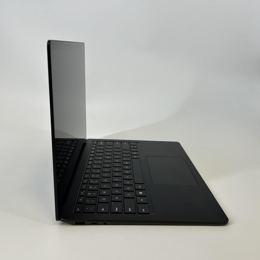 Microsoft Surface Laptop 5 13.5 Black 2.7 GHz Intel Core i7 12th Gen. 16GB RAM 512GB Solid State Drive