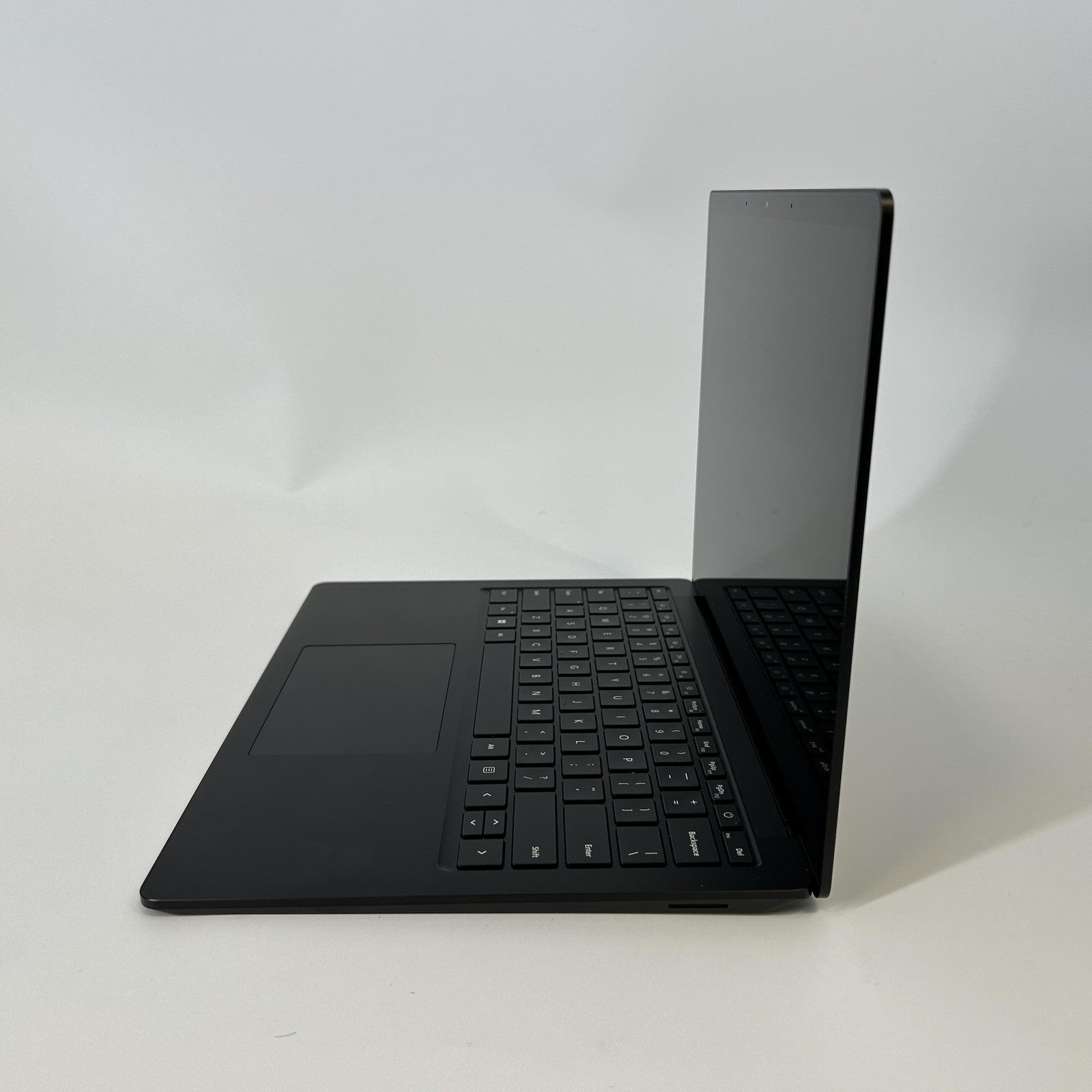 Microsoft Surface Laptop 5 13.5 Black 2.7 GHz Intel Core i7 12th Gen. 16GB RAM 512GB Solid State Drive