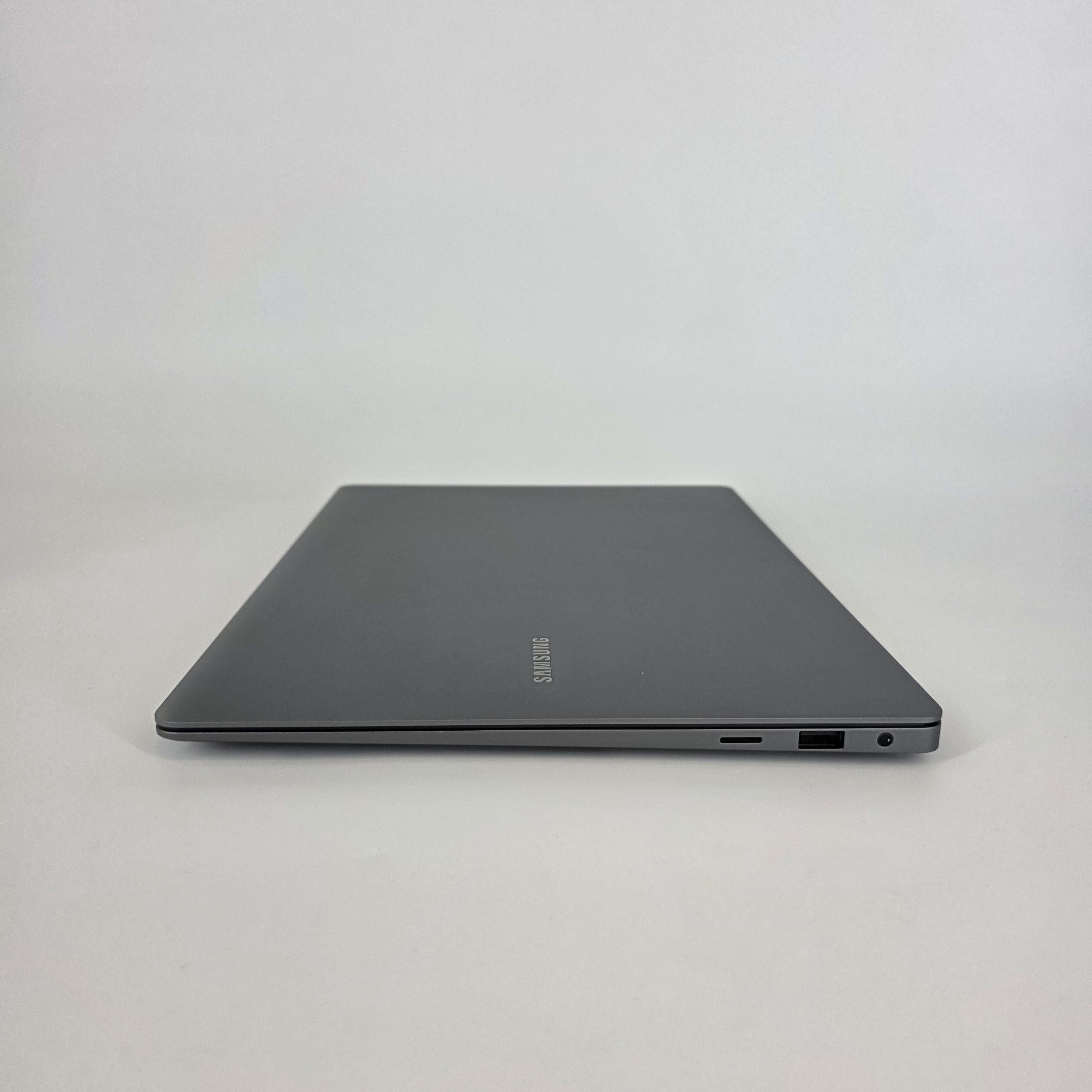 Samsung Galaxy Book5 Pro 14 Gray 2.2 GHz Intel Core Ultra 7 Series 2 16GB RAM 512GB Solid State Drive