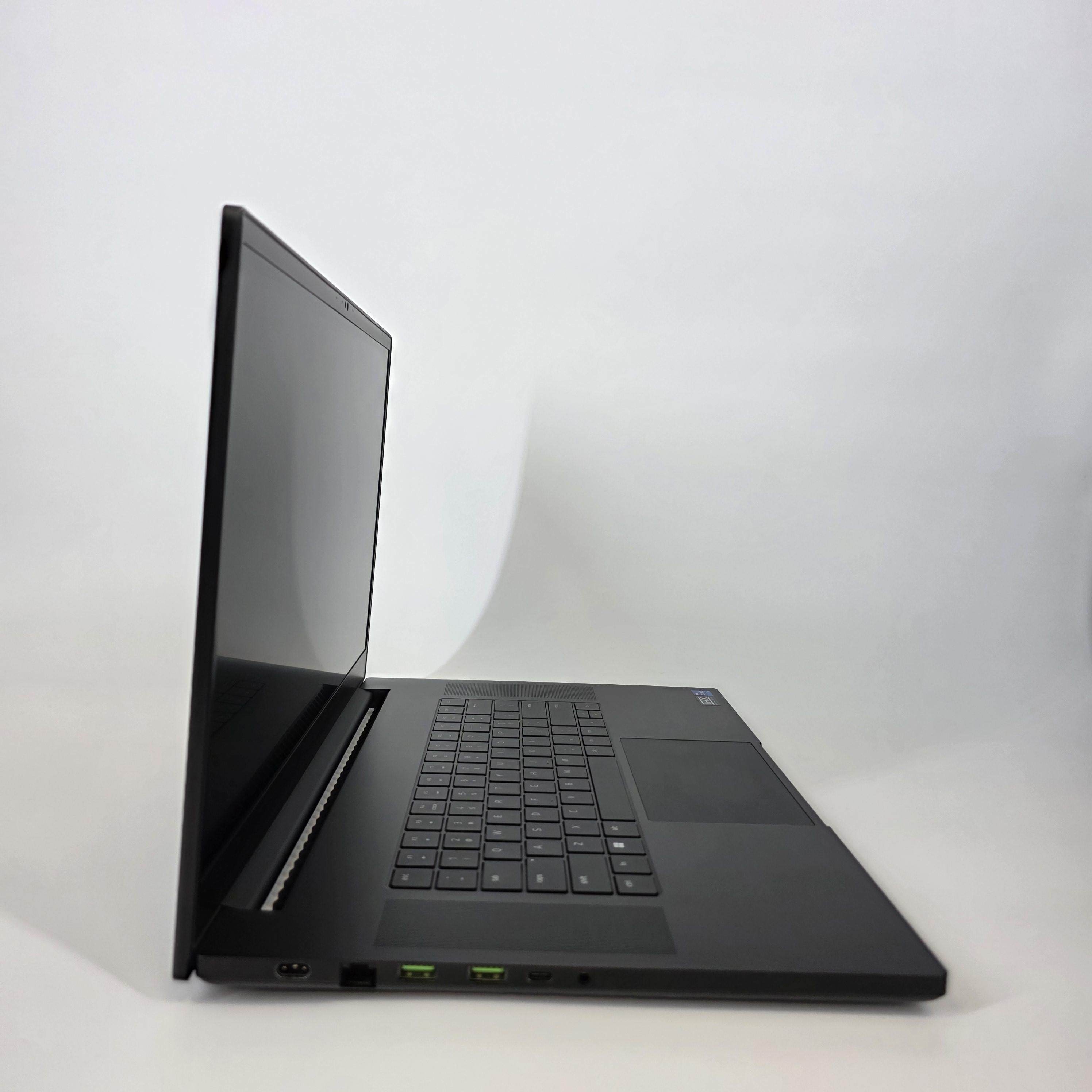 Razer Blade 17 2022 Black 2.4 GHz Intel Core i7 12th Gen. 32GB RAM 1TB Solid State Drive 1TB Solid State Drive NVIDIA GeForce RTX 3080 Ti 16 GB