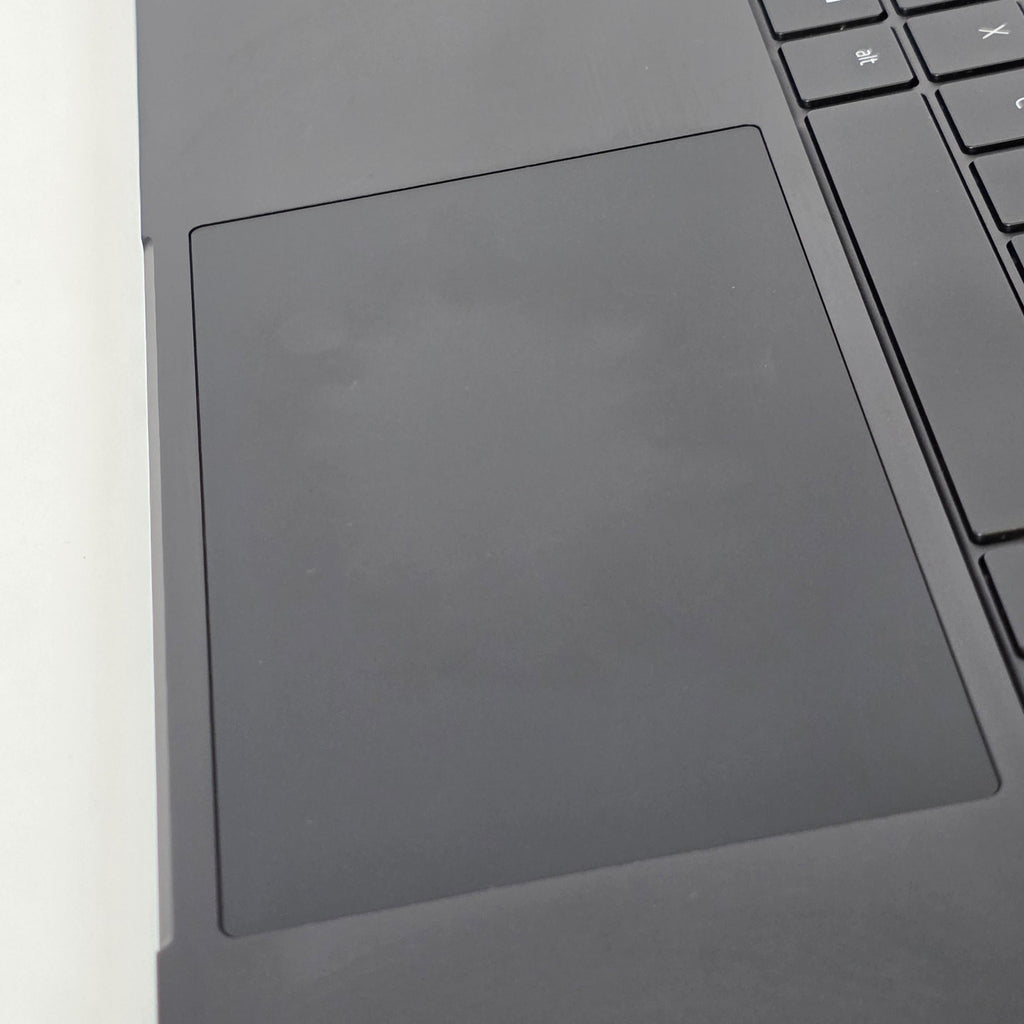 Razer Blade 17 2022 Black 2.4 GHz Intel Core i7 12th Gen. 32GB RAM 1TB Solid State Drive 1TB Solid State Drive NVIDIA GeForce RTX 3080 Ti 16 GB