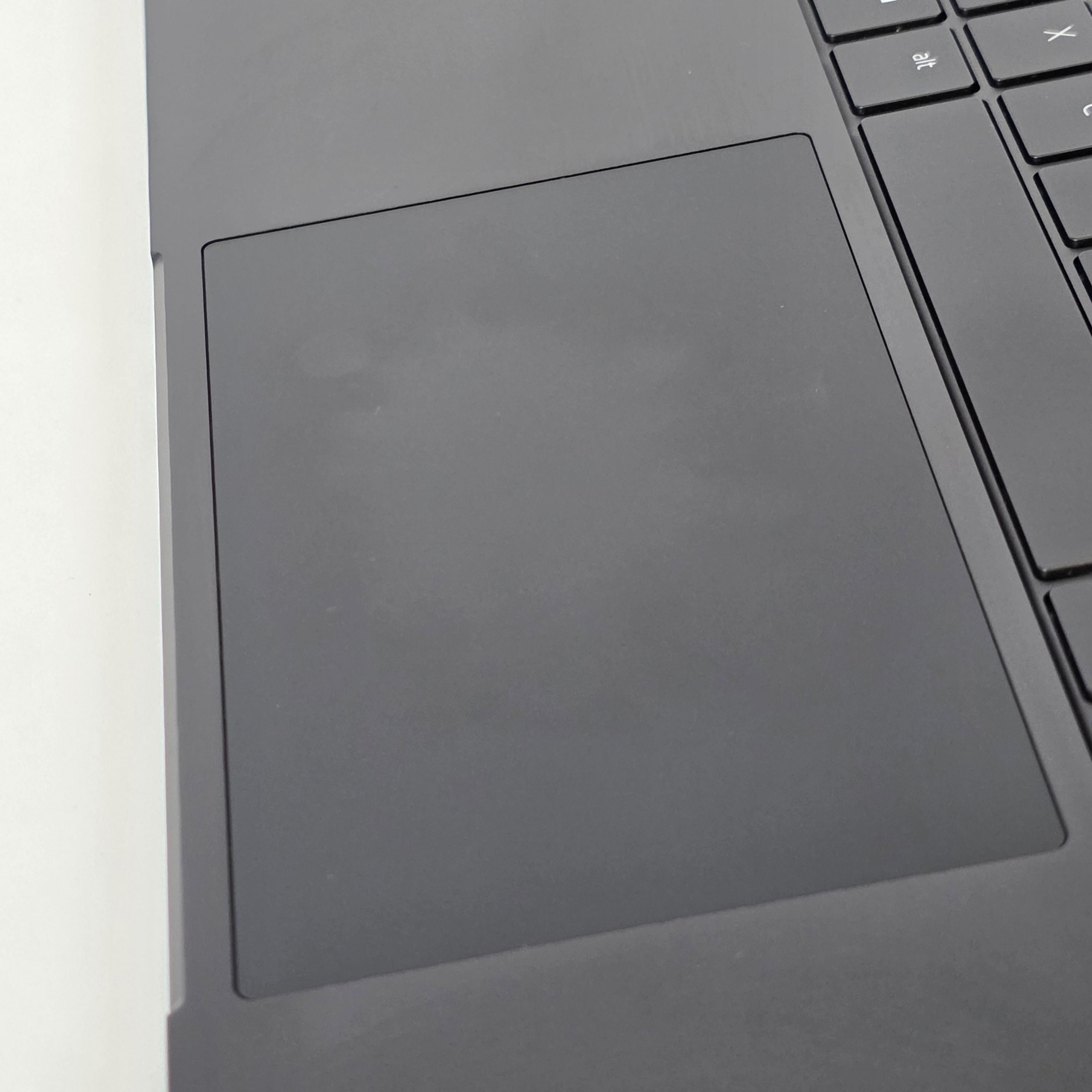 Razer Blade 17 2022 Black 2.4 GHz Intel Core i7 12th Gen. 32GB RAM 1TB Solid State Drive 1TB Solid State Drive NVIDIA GeForce RTX 3080 Ti 16 GB