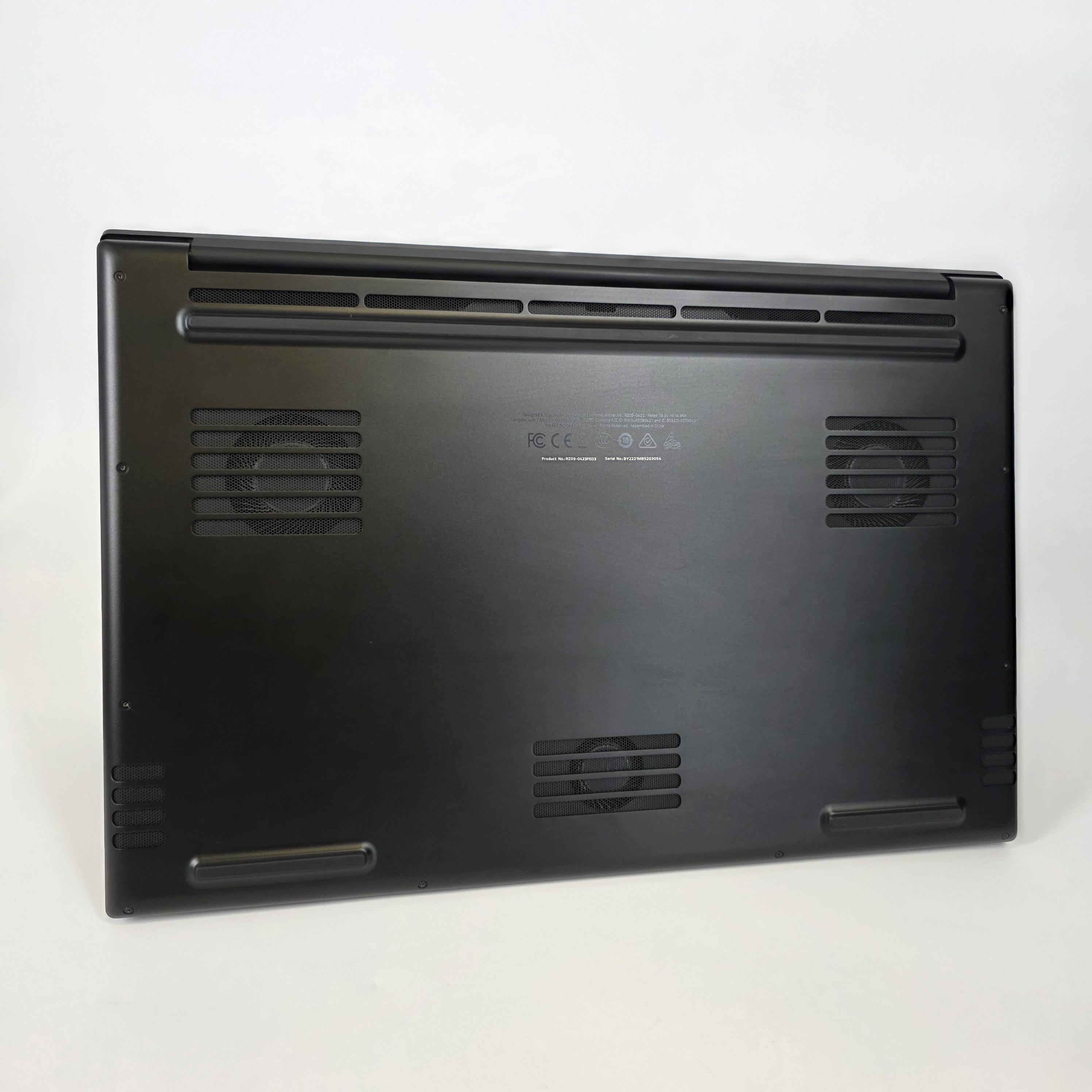 Razer Blade 17 2022 Black 2.4 GHz Intel Core i7 12th Gen. 32GB RAM 1TB Solid State Drive 1TB Solid State Drive NVIDIA GeForce RTX 3080 Ti 16 GB