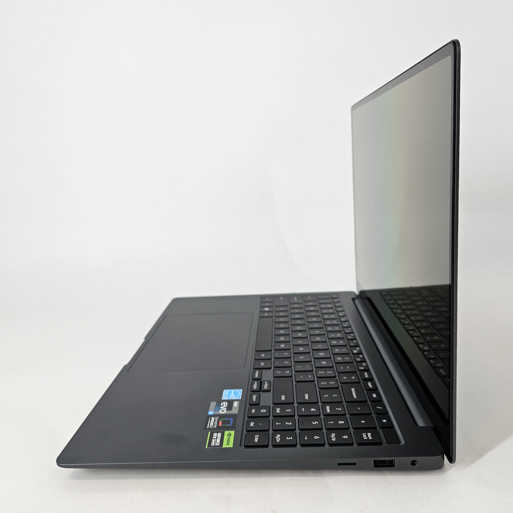 Samsung Galaxy Book3 Ultra 16 Graphite 2.6 GHz Intel Core i9 13th Gen. 32GB RAM 1TB Solid State Drive NVIDIA GeForce RTX 4070 8 GB