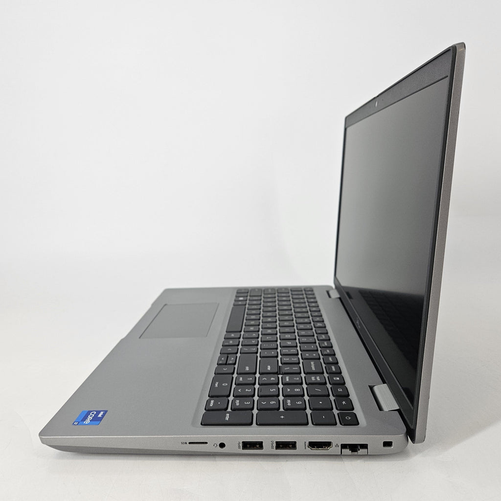 Dell Latitude 5531 15.6 Silver 1.8 GHz Intel Core i7 12th Gen. 16GB RAM 256GB Solid State Drive