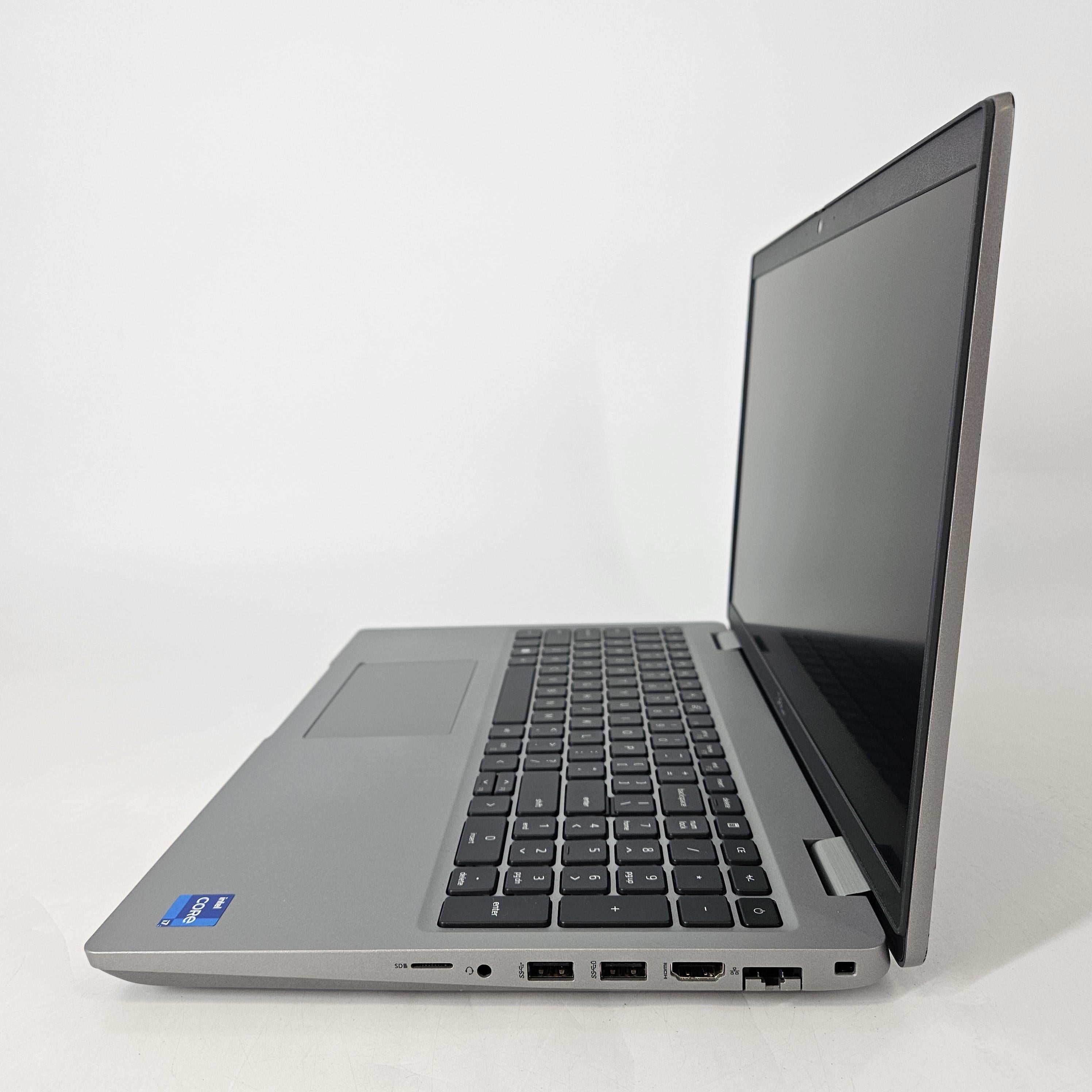 Dell Latitude 5531 15.6 Silver 1.8 GHz Intel Core i7 12th Gen. 16GB RAM 256GB Solid State Drive