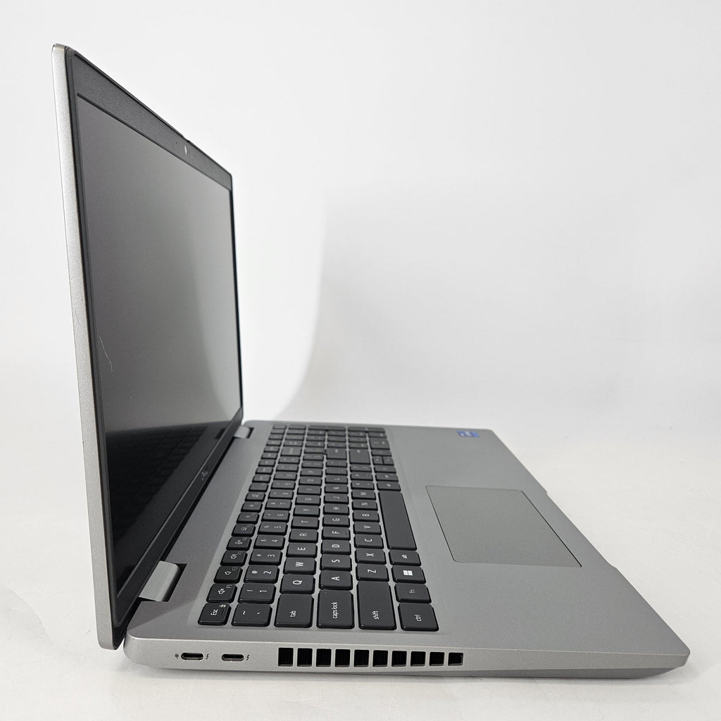 Dell Latitude 5531 15.6 Silver 1.8 GHz Intel Core i7 12th Gen. 16GB RAM 256GB Solid State Drive