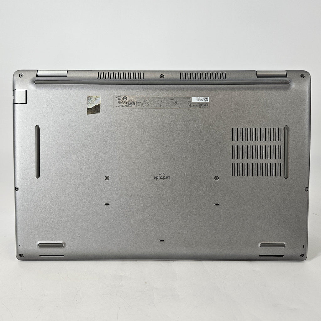 Dell Latitude 5531 15.6 Silver 1.8 GHz Intel Core i7 12th Gen. 16GB RAM 256GB Solid State Drive