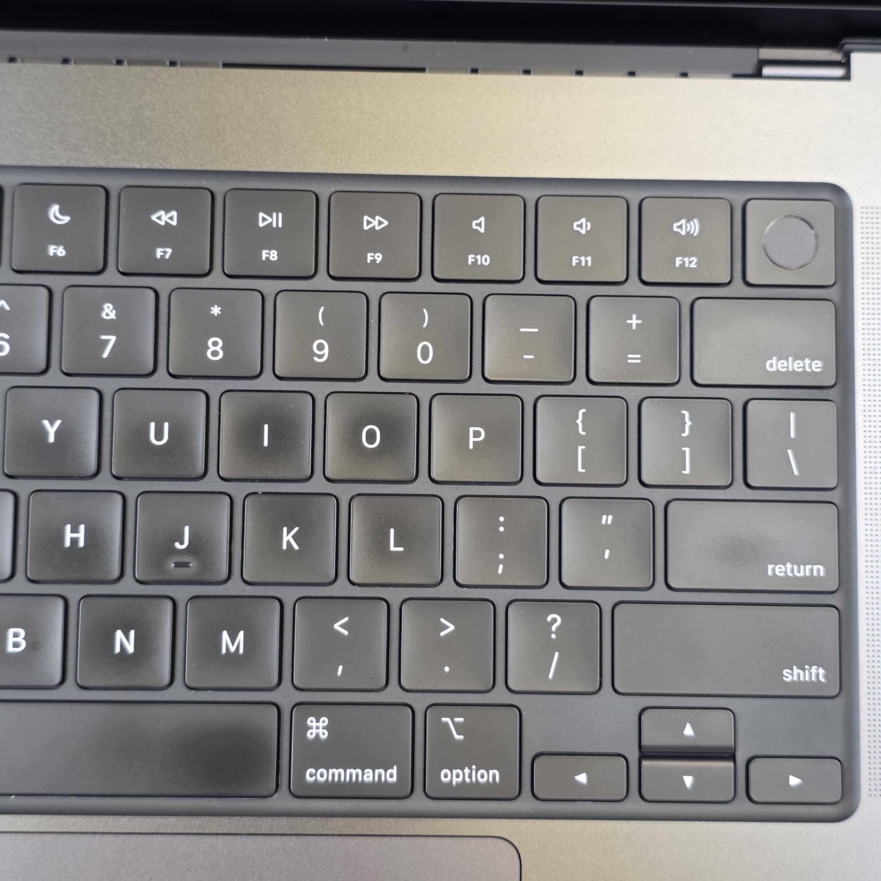 MacBook Pro 16 2024 Space Black 4.4 GHz M4 Max 16-Core CPU 128GB Unified Memory 2TB Solid State Drive 40-Core GPU