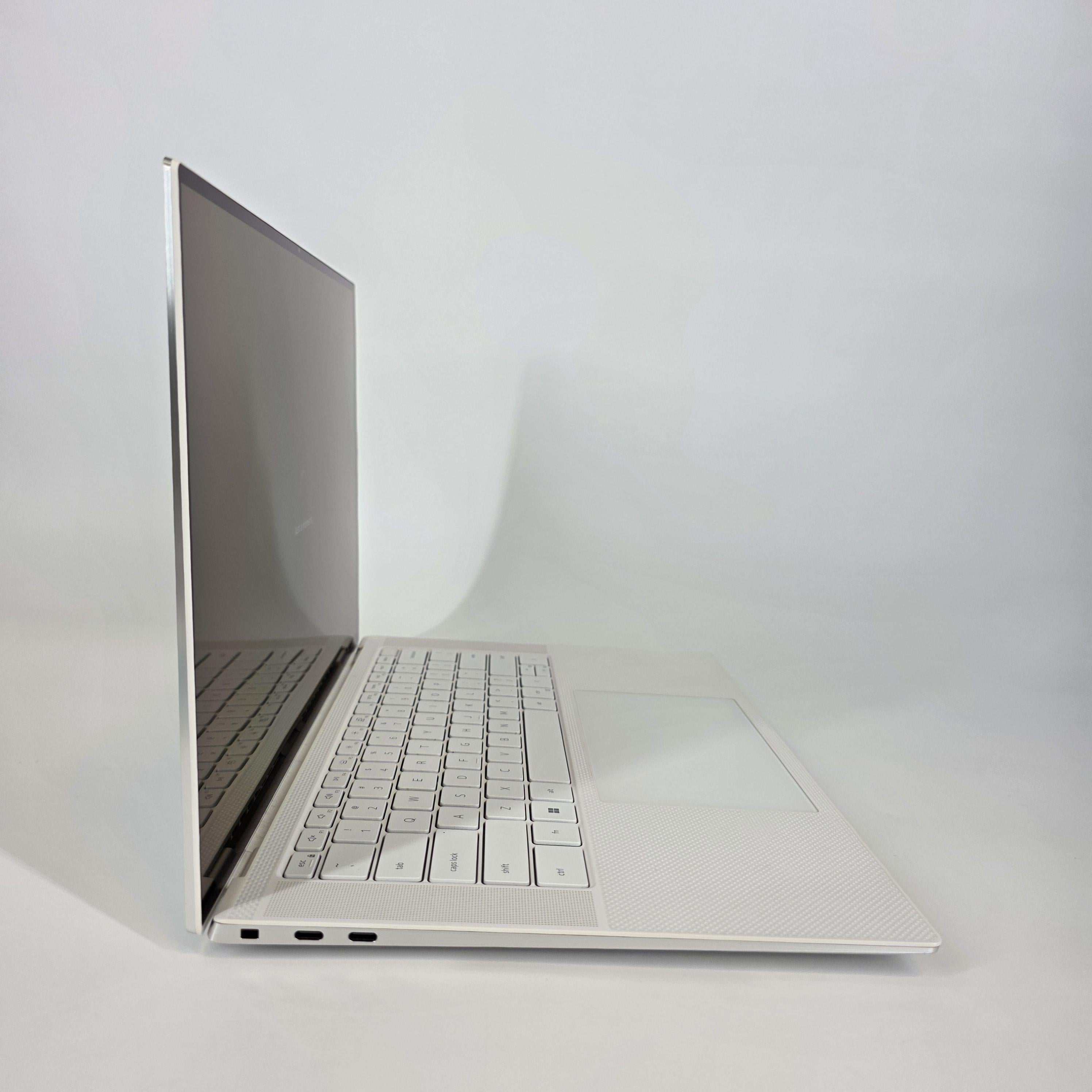 Dell XPS 15 9520 White 2.3 GHz Intel Core i7 12th Gen. 32GB RAM 512GB Solid State Drive NVIDIA GeForce RTX 3050 Ti 4 GB