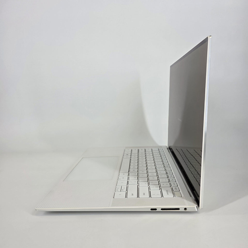 Dell XPS 15 9520 White 2.3 GHz Intel Core i7 12th Gen. 32GB RAM 512GB Solid State Drive NVIDIA GeForce RTX 3050 Ti 4 GB