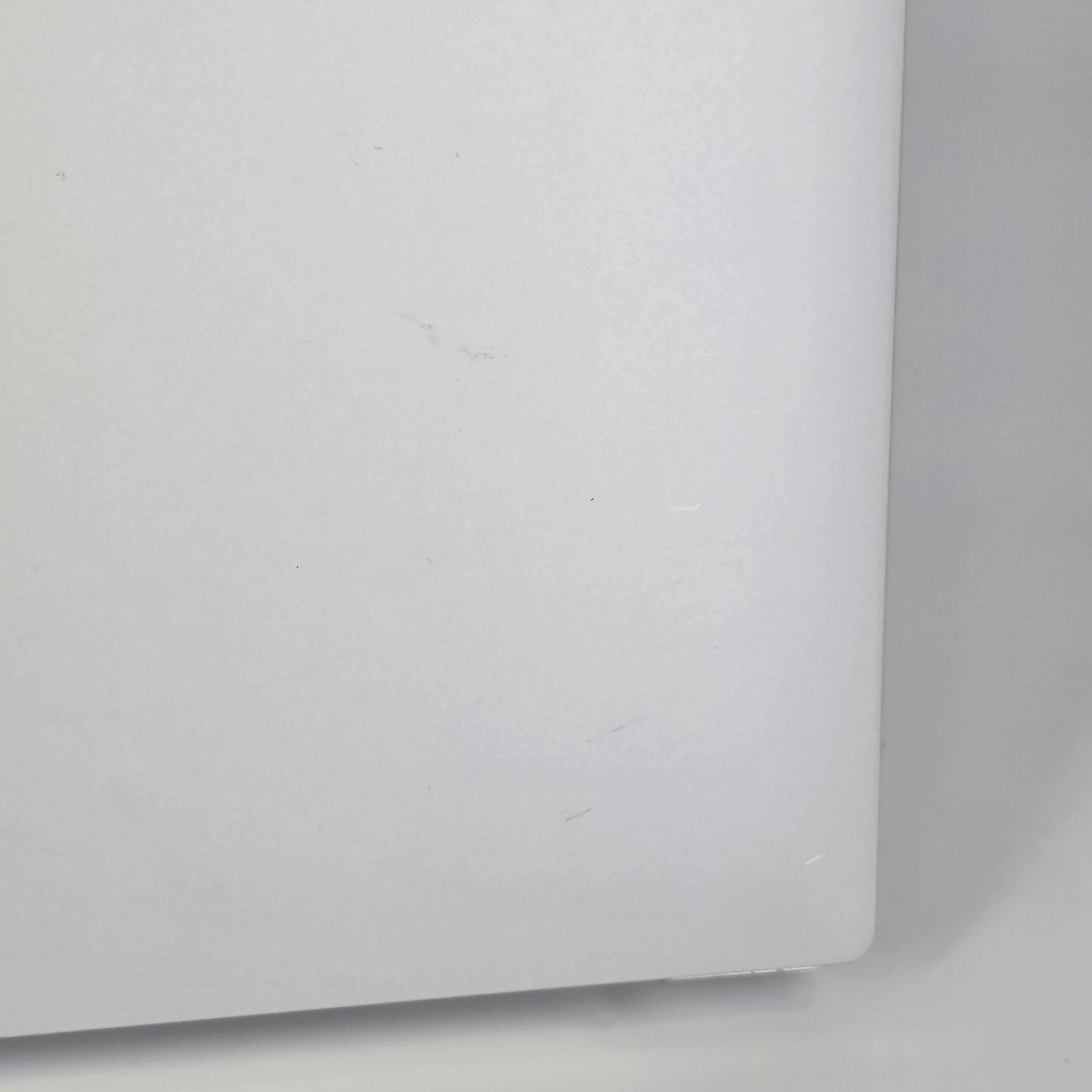 Dell XPS 15 9520 White 2.3 GHz Intel Core i7 12th Gen. 32GB RAM 512GB Solid State Drive NVIDIA GeForce RTX 3050 Ti 4 GB
