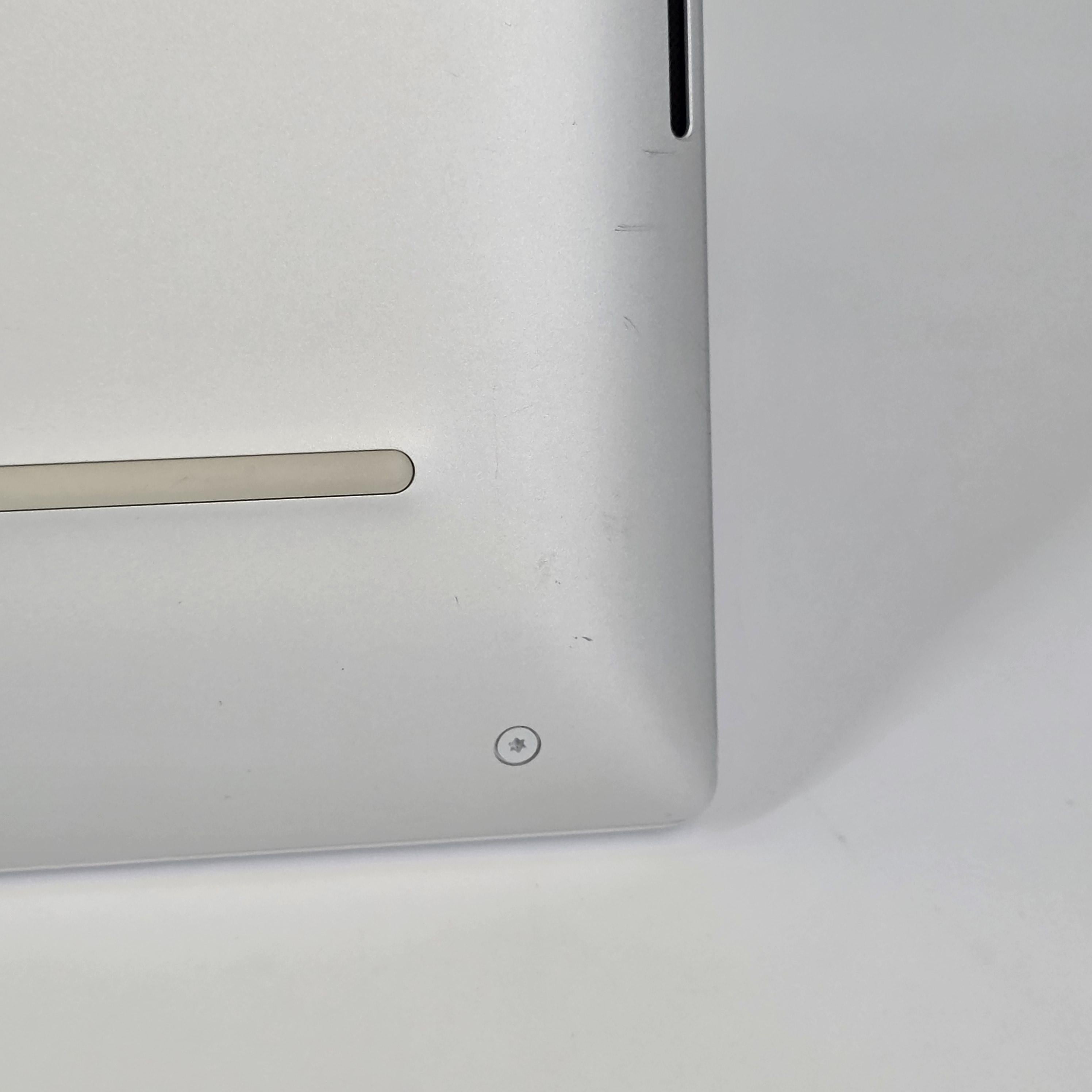 Dell XPS 15 9520 White 2.3 GHz Intel Core i7 12th Gen. 32GB RAM 512GB Solid State Drive NVIDIA GeForce RTX 3050 Ti 4 GB