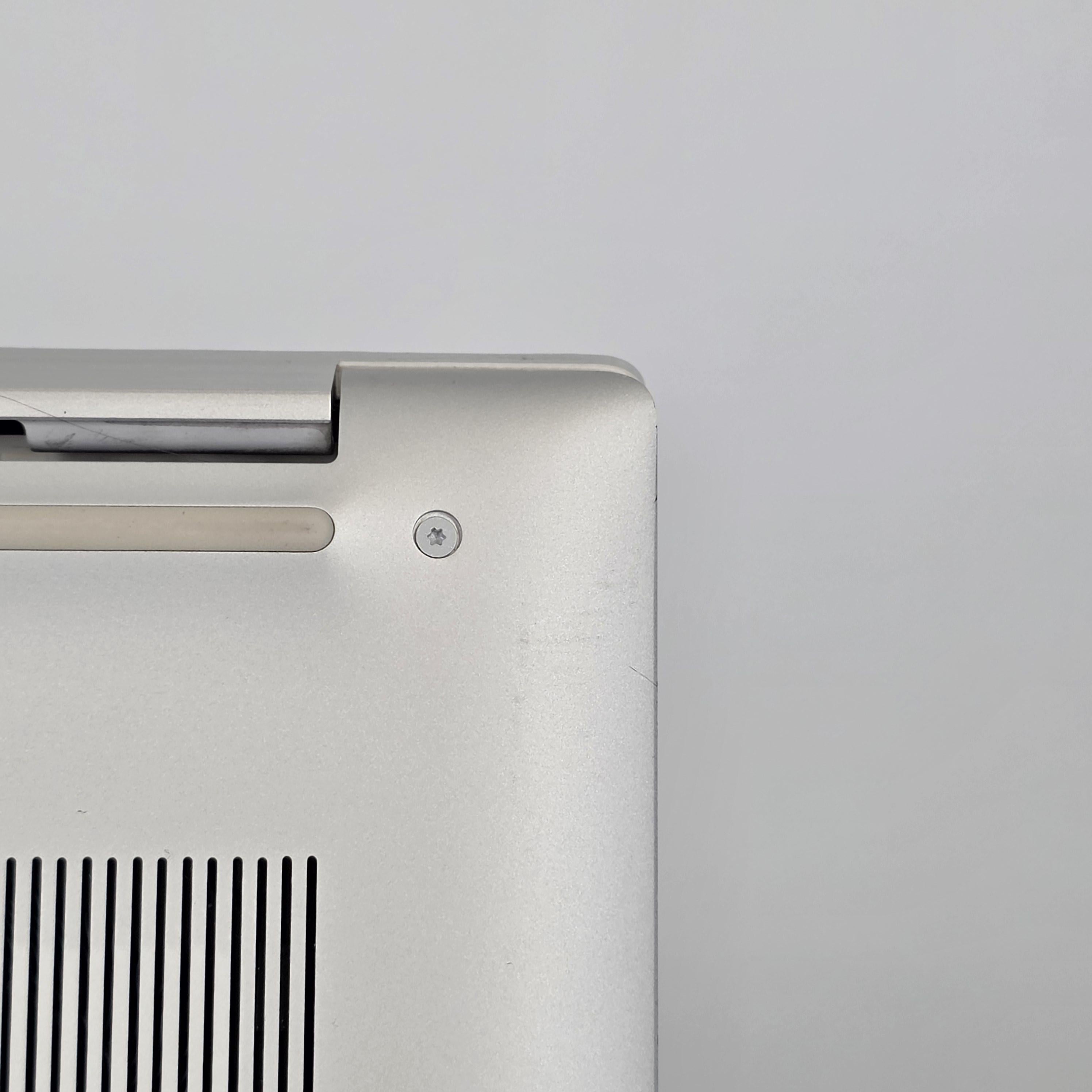 Dell XPS 15 9520 White 2.3 GHz Intel Core i7 12th Gen. 32GB RAM 512GB Solid State Drive NVIDIA GeForce RTX 3050 Ti 4 GB
