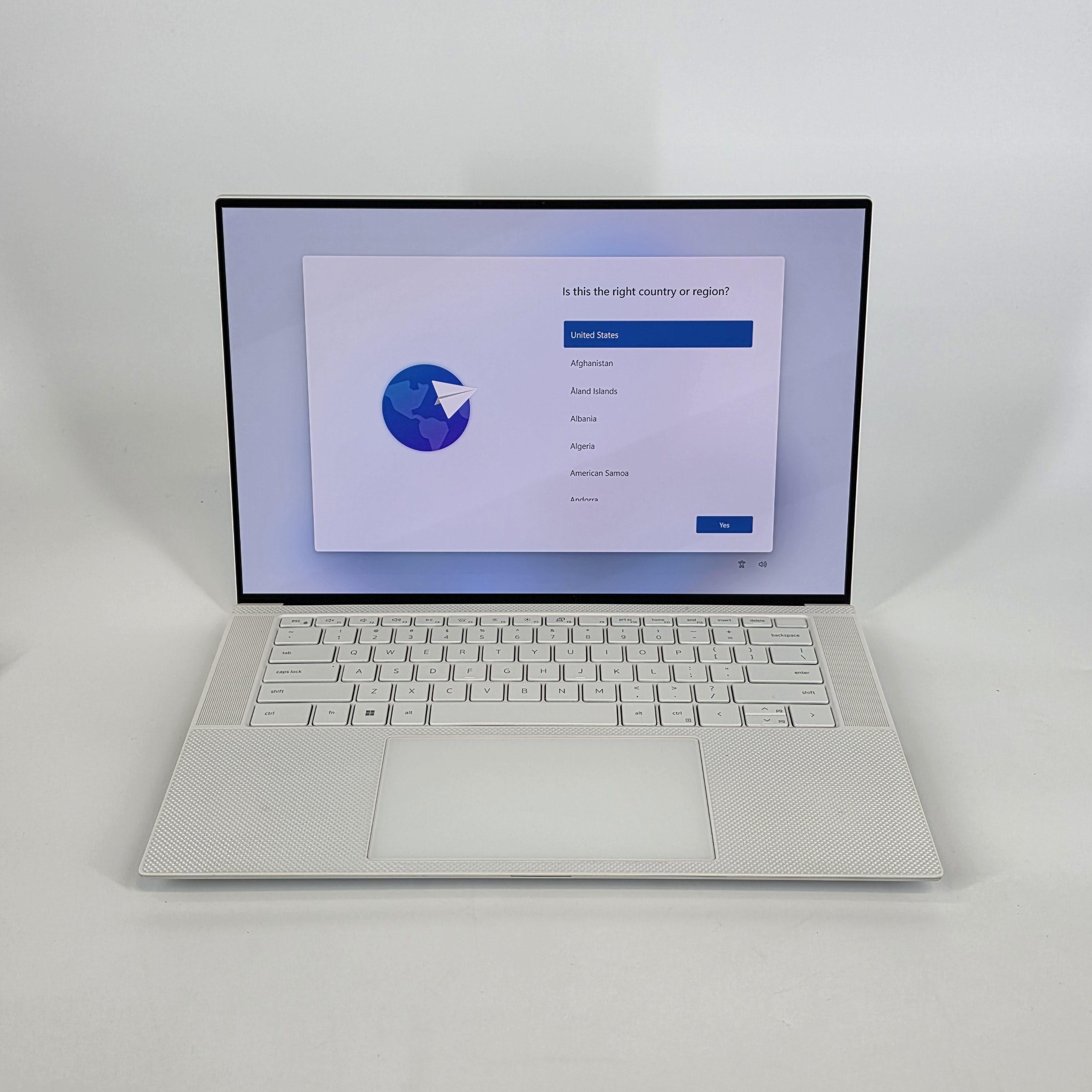 Dell XPS 15 9520 White 2.3 GHz Intel Core i7 12th Gen. 32GB RAM 512GB Solid State Drive NVIDIA GeForce RTX 3050 Ti 4 GB