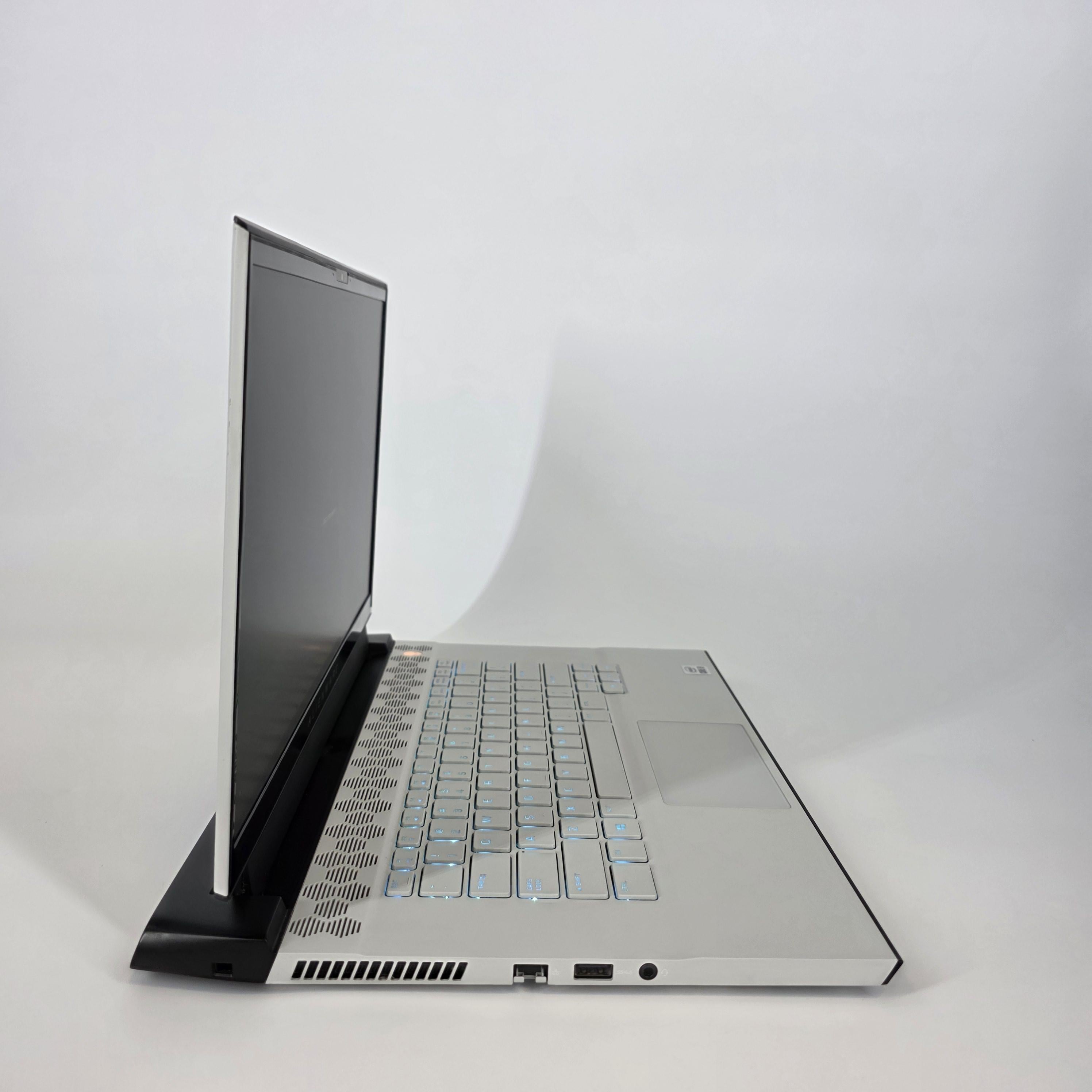 Dell Alienware m15 R4 White 2.4 GHz Intel Core i9 10th Gen. 32GB RAM 1TB Solid State Drive 512GB Solid State Drive NVIDIA GeForce RTX 3080 8 GB