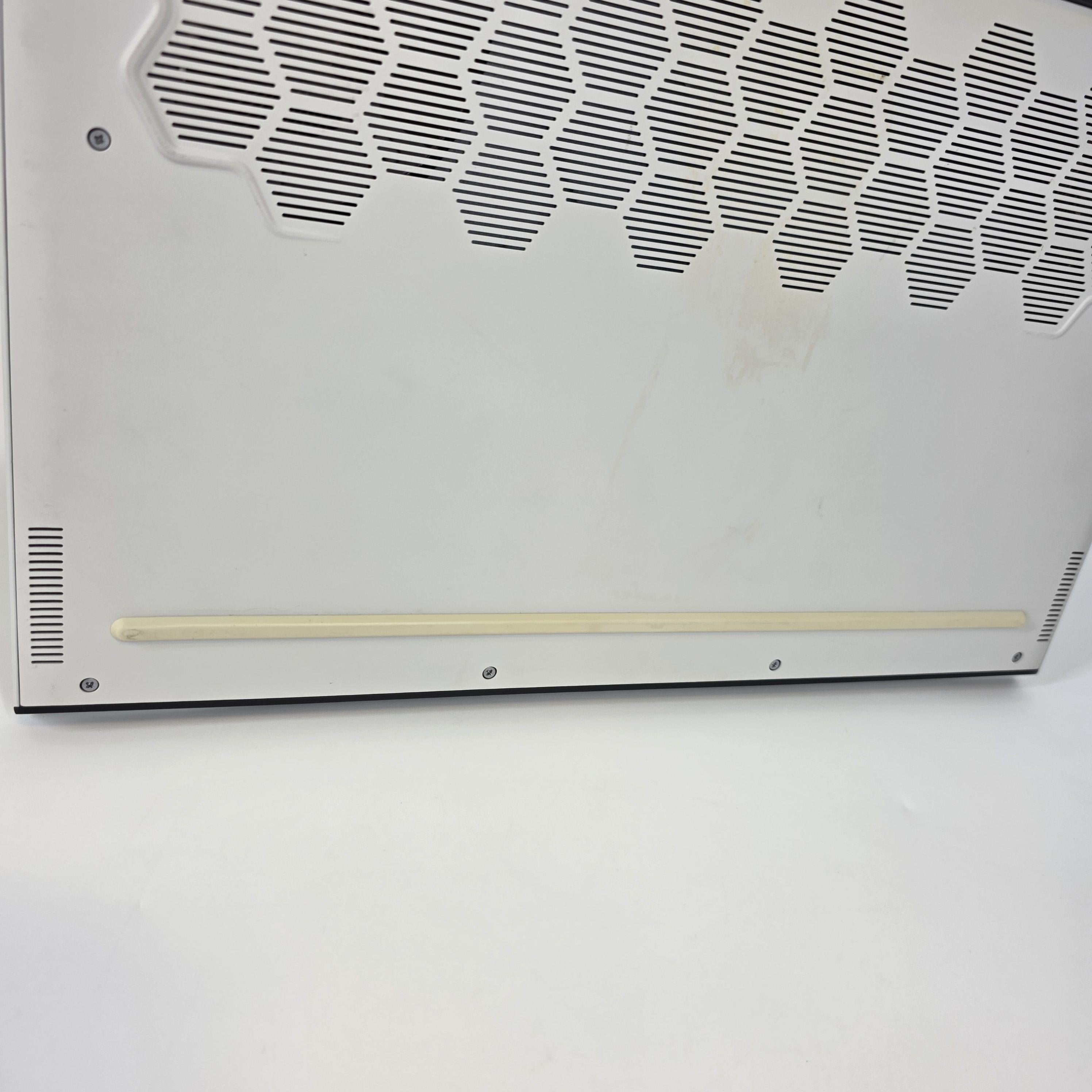 Dell Alienware m15 R4 White 2.4 GHz Intel Core i9 10th Gen. 32GB RAM 1TB Solid State Drive 512GB Solid State Drive NVIDIA GeForce RTX 3080 8 GB