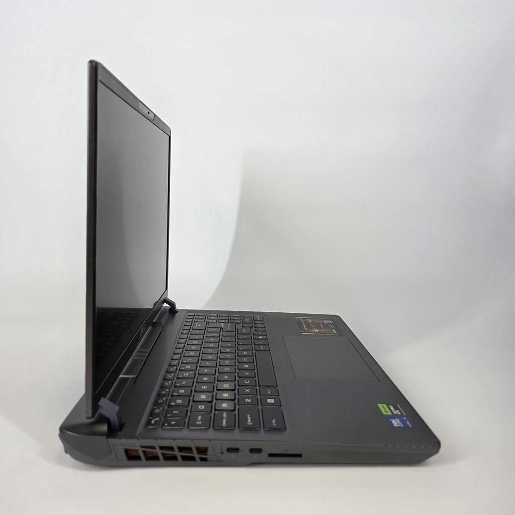 MSI Vector 16 HX AI 16 Gray 2.7 GHz Intel Core Ultra 9 Series 2 32GB RAM 1TB Solid State Drive NVIDIA GeForce RTX 5070 8 GB