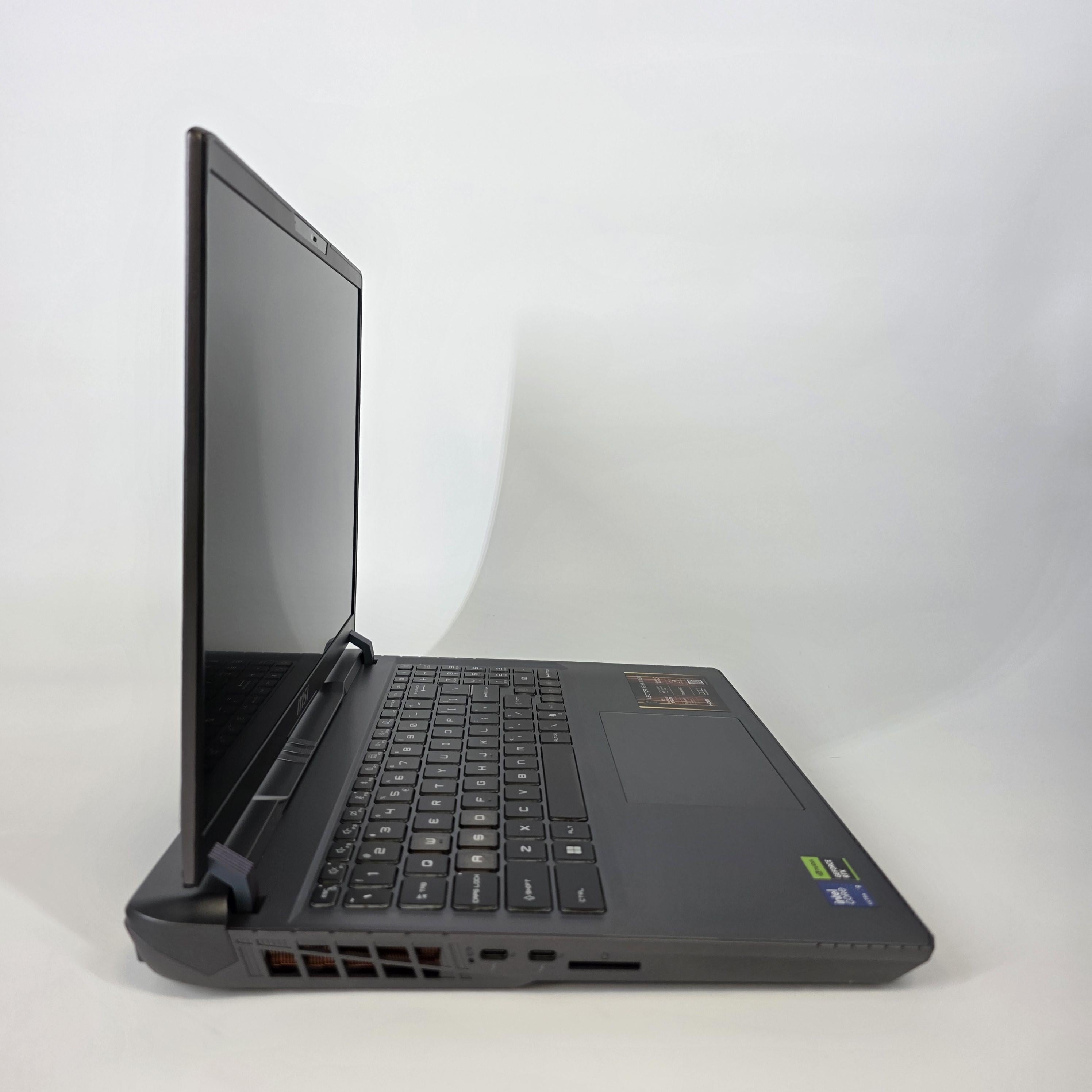 MSI Vector 16 HX AI 16 Gray 2.7 GHz Intel Core Ultra 9 Series 2 32GB RAM 1TB Solid State Drive NVIDIA GeForce RTX 5070 8 GB