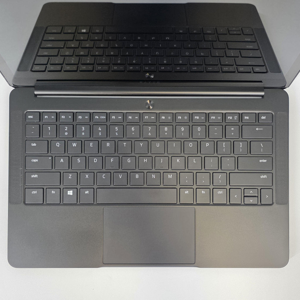 Razer Blade Stealth 13 2017 Black 1.8 GHz Intel Core i7 8th Gen. 16GB RAM 256GB Solid State Drive