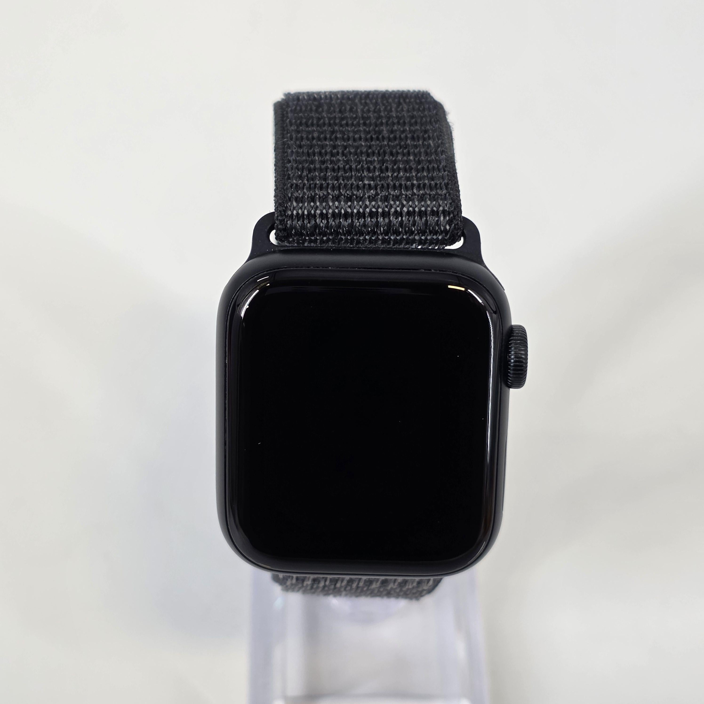 Apple Watch SE 3 40mm Midnight WiFi 64GB