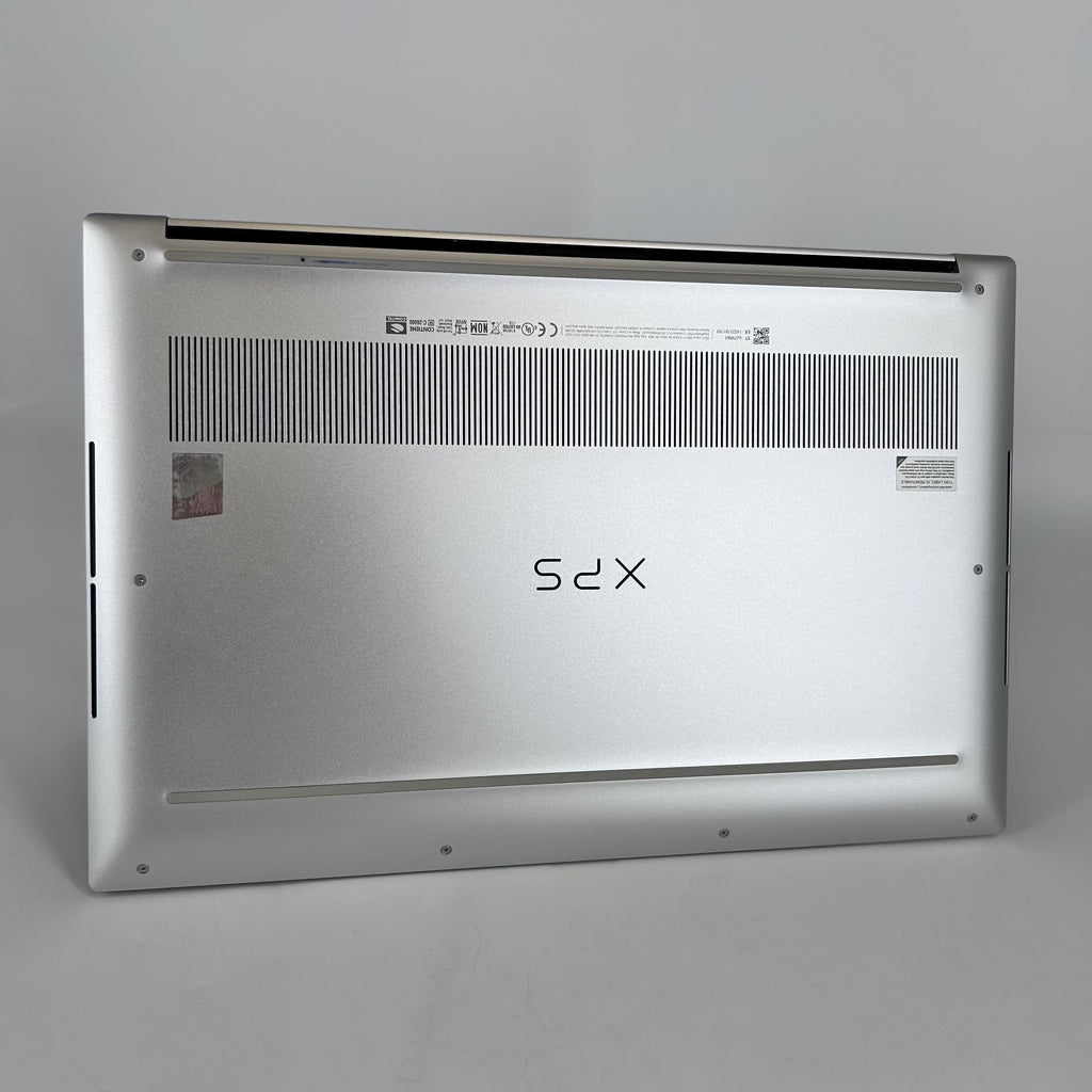 Dell XPS 15 9520 Silver 2.5 GHz Intel Core i9 12th Gen. 32GB RAM 1TB Solid State Drive NVIDIA GeForce RTX 3050 Ti 4 GB