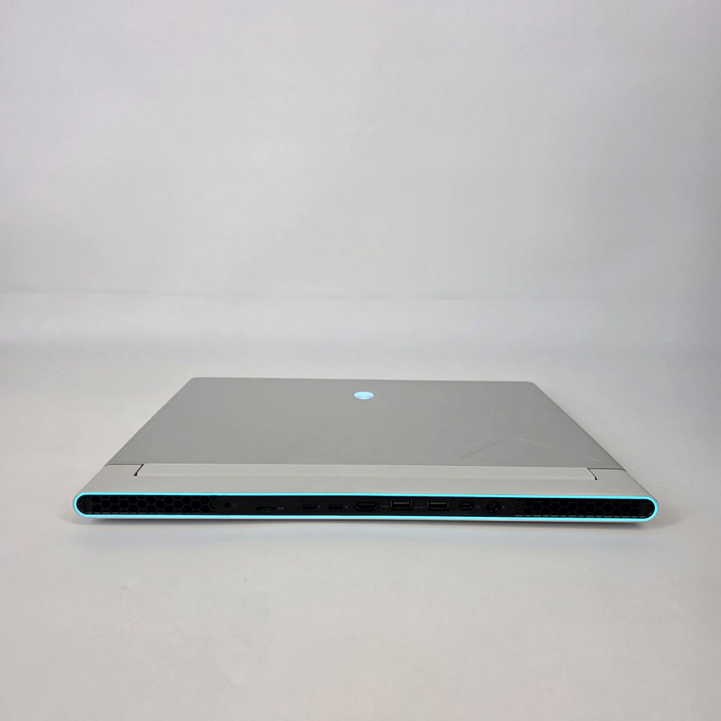 Dell Alienware X16 R2 Silver 2.3 GHz Intel Core Ultra 9 32GB RAM 1TB Solid State Drive NVIDIA GeForce RTX 4070 8 GB