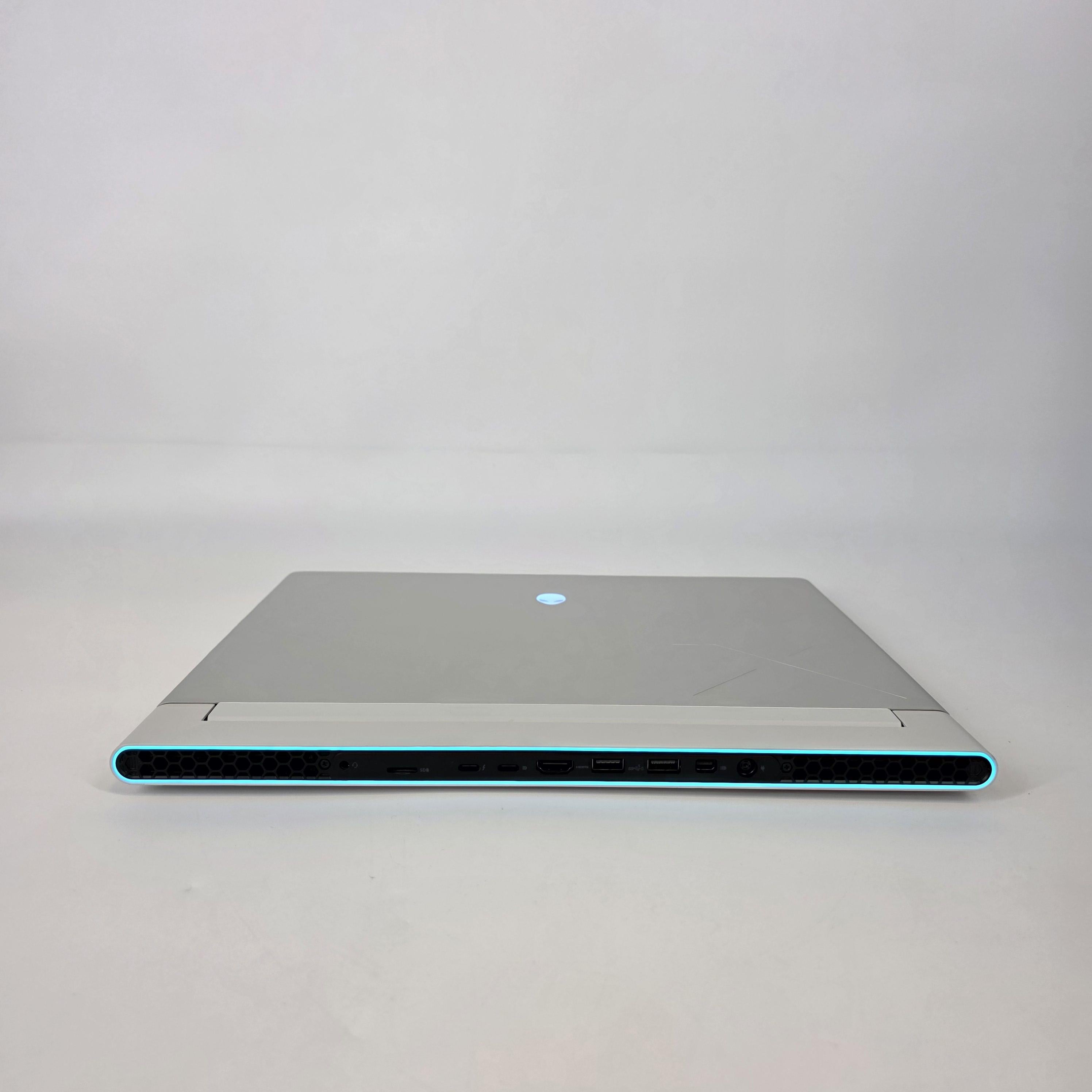 Dell Alienware X16 R2 Silver 2.3 GHz Intel Core Ultra 9 32GB RAM 1TB Solid State Drive NVIDIA GeForce RTX 4070 8 GB