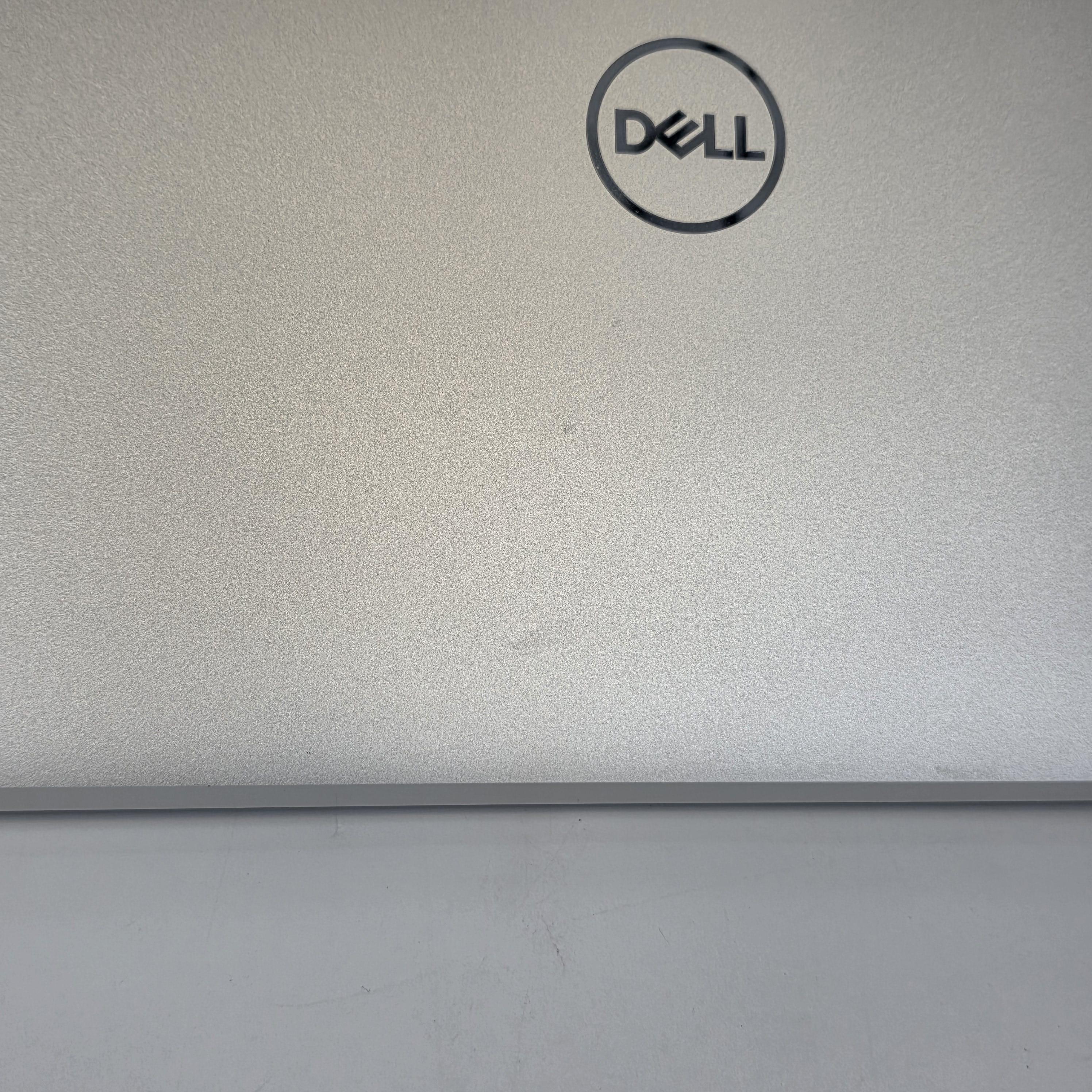 Dell XPS 15 9510 Silver 2.7 GHz Intel Core i5 11th Gen. 32GB RAM 512GB Solid State Drive