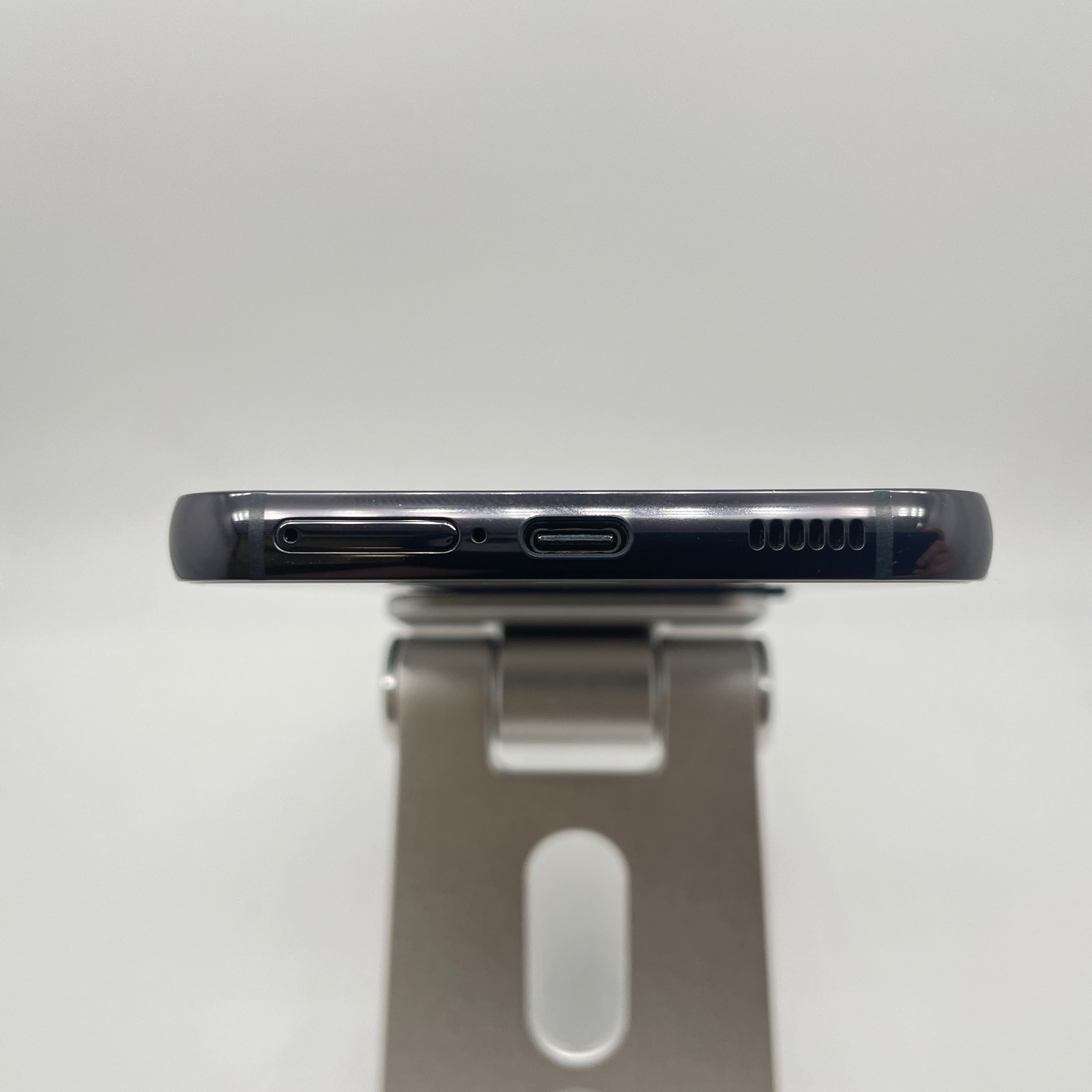 Samsung Galaxy S22 5G 128GB Phantom Black Unlocked Good Condition