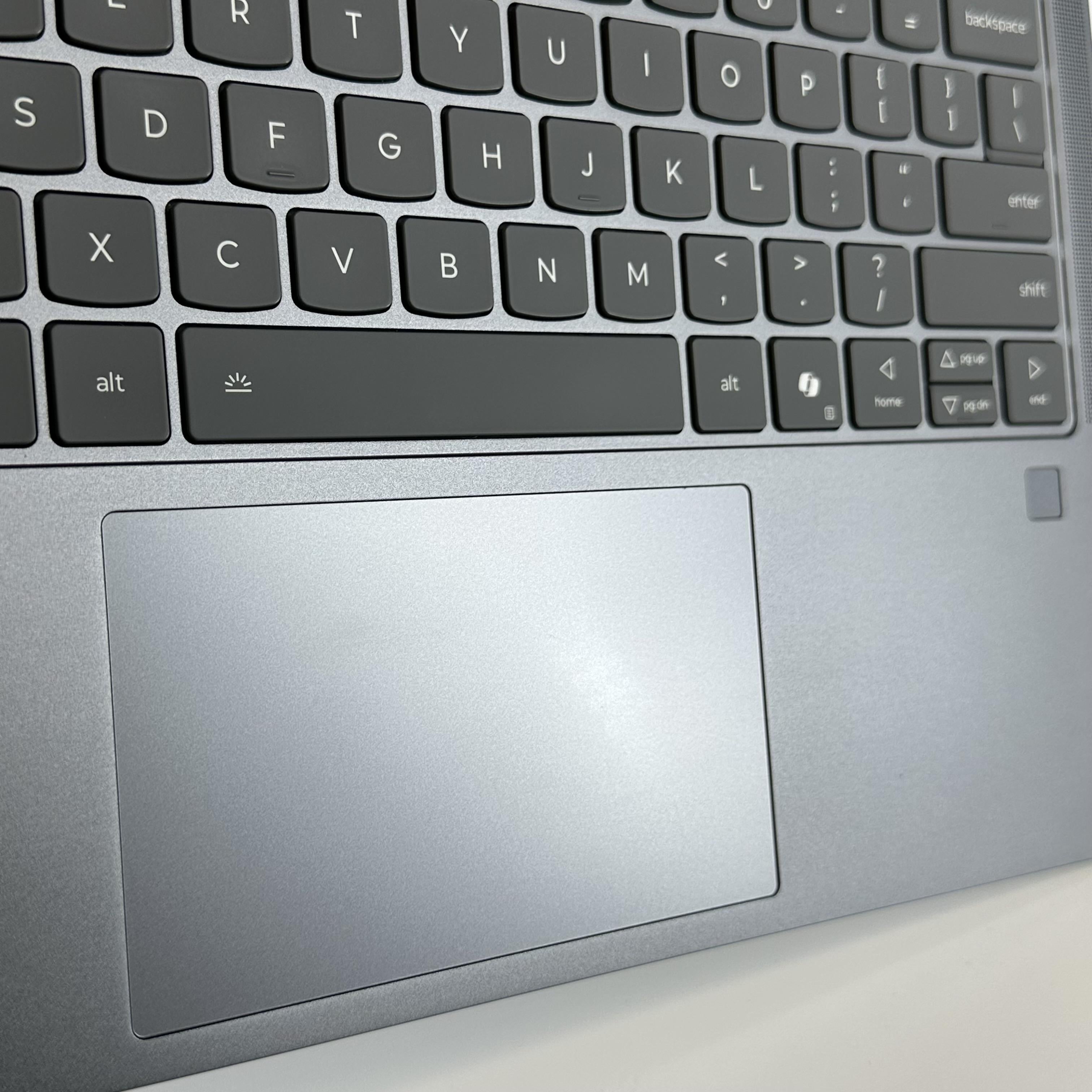 Lenovo Yoga 7i 14 Gray 2.2 GHz Intel Core Ultra 7 Series 2 16GB RAM 1TB Solid State Drive