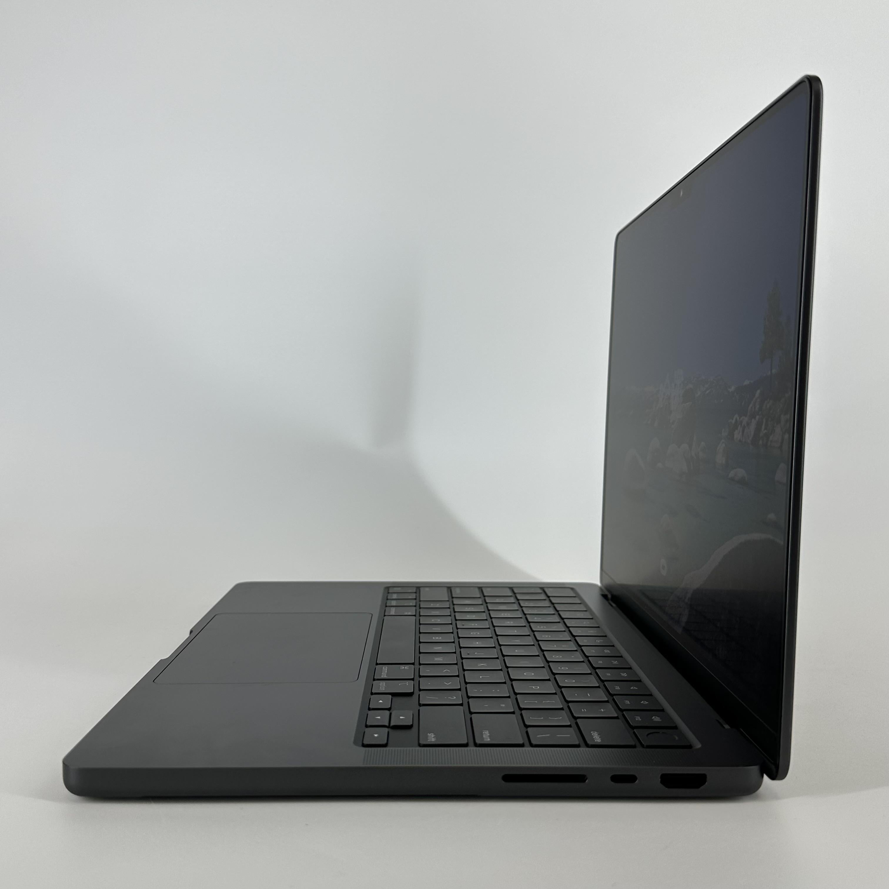 MacBook Pro 14 2024 Space Black 4.4 GHz M4 Max 16-Core CPU 64GB Unified Memory 1TB Solid State Drive 40-Core GPU