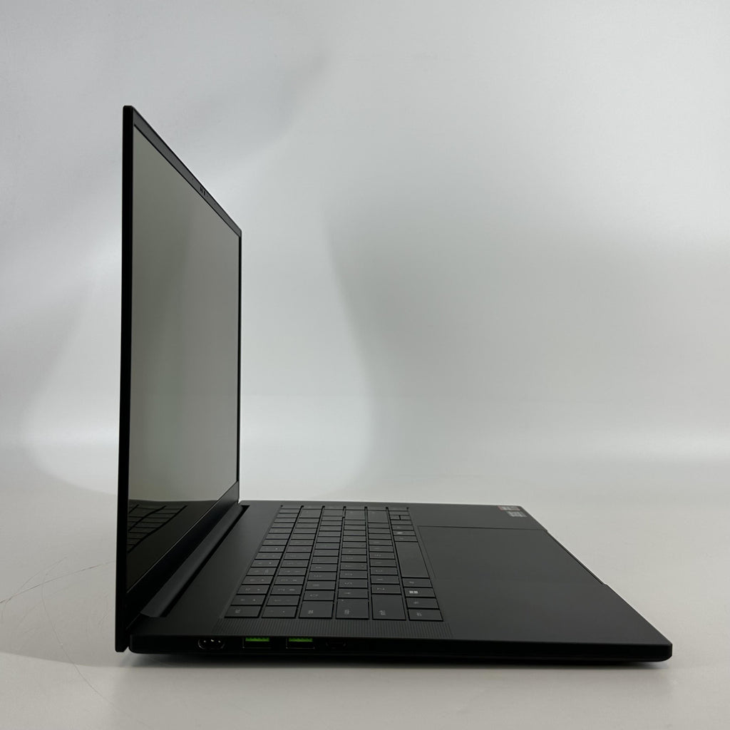 Razer Blade 16 2025 Black 2.0 GHz AMD Ryzen AI 9 365 64GB RAM 2TB Solid State Drive NVIDIA GeForce RTX 5080 16 GB