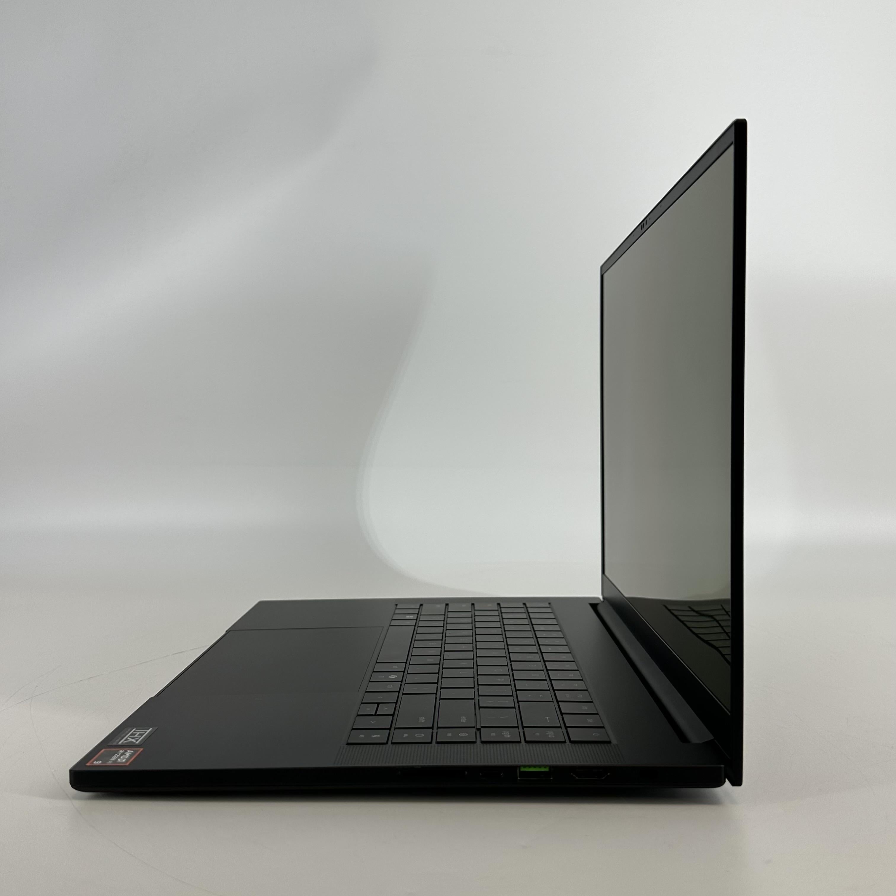 Razer Blade 16 2025 Black 2.0 GHz AMD Ryzen AI 9 365 64GB RAM 2TB Solid State Drive NVIDIA GeForce RTX 5080 16 GB