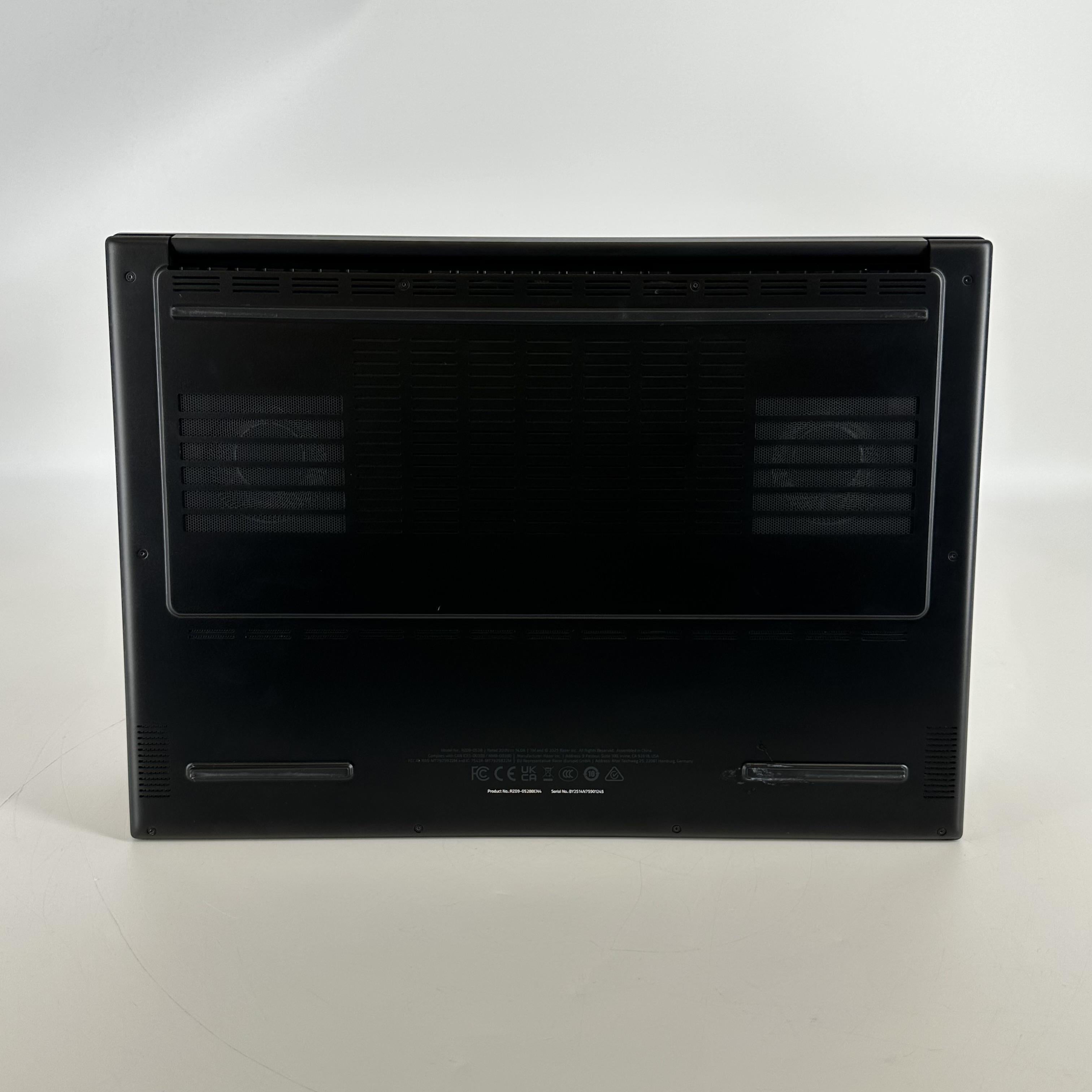 Razer Blade 16 2025 Black 2.0 GHz AMD Ryzen AI 9 365 64GB RAM 2TB Solid State Drive NVIDIA GeForce RTX 5080 16 GB