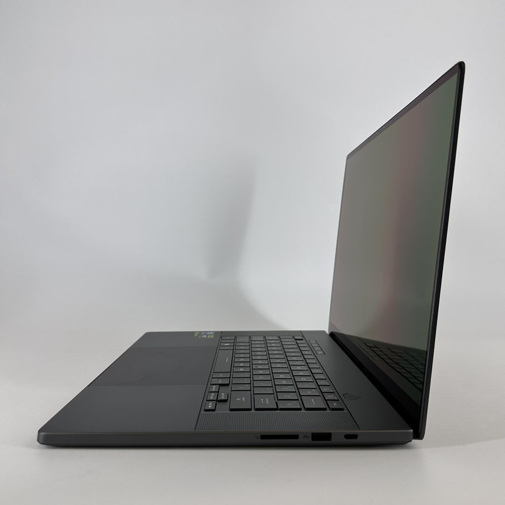Asus ROG Zephyrus G16 GU605 16 Black 2.5 GHz Intel Core Ultra 9 16GB RAM 1TB Solid State Drive NVIDIA GeForce RTX 4070 8 GB