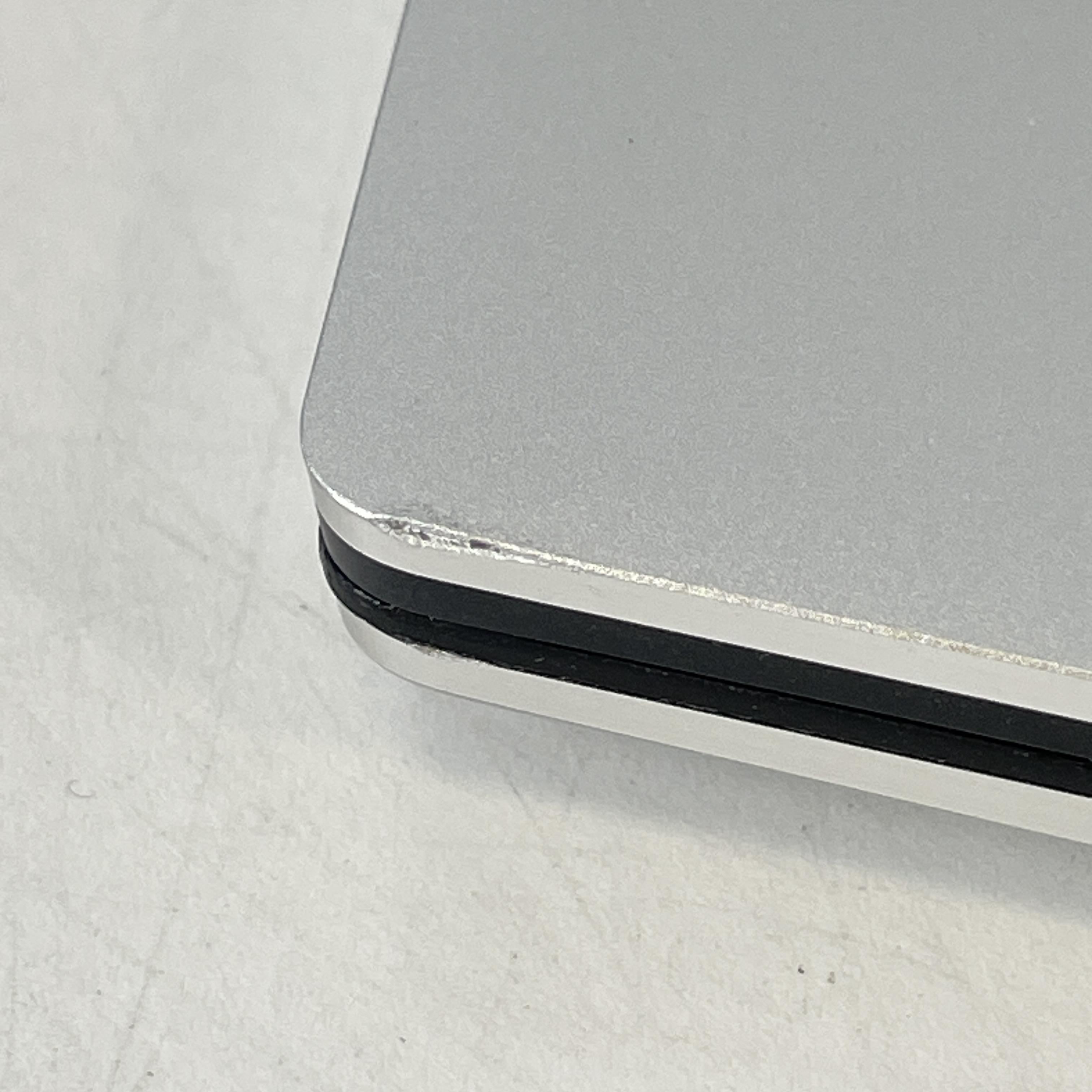Dell XPS 15 9520 Silver 2.5 GHz Intel Core i9 12th Gen. 32GB RAM 1TB Solid State Drive NVIDIA GeForce RTX 3050 Ti 4 GB