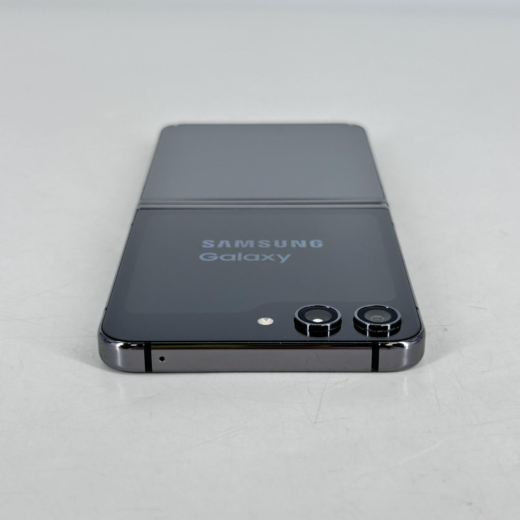 Galaxy Z Flip5 256GB Graphite (GSM Unlocked)