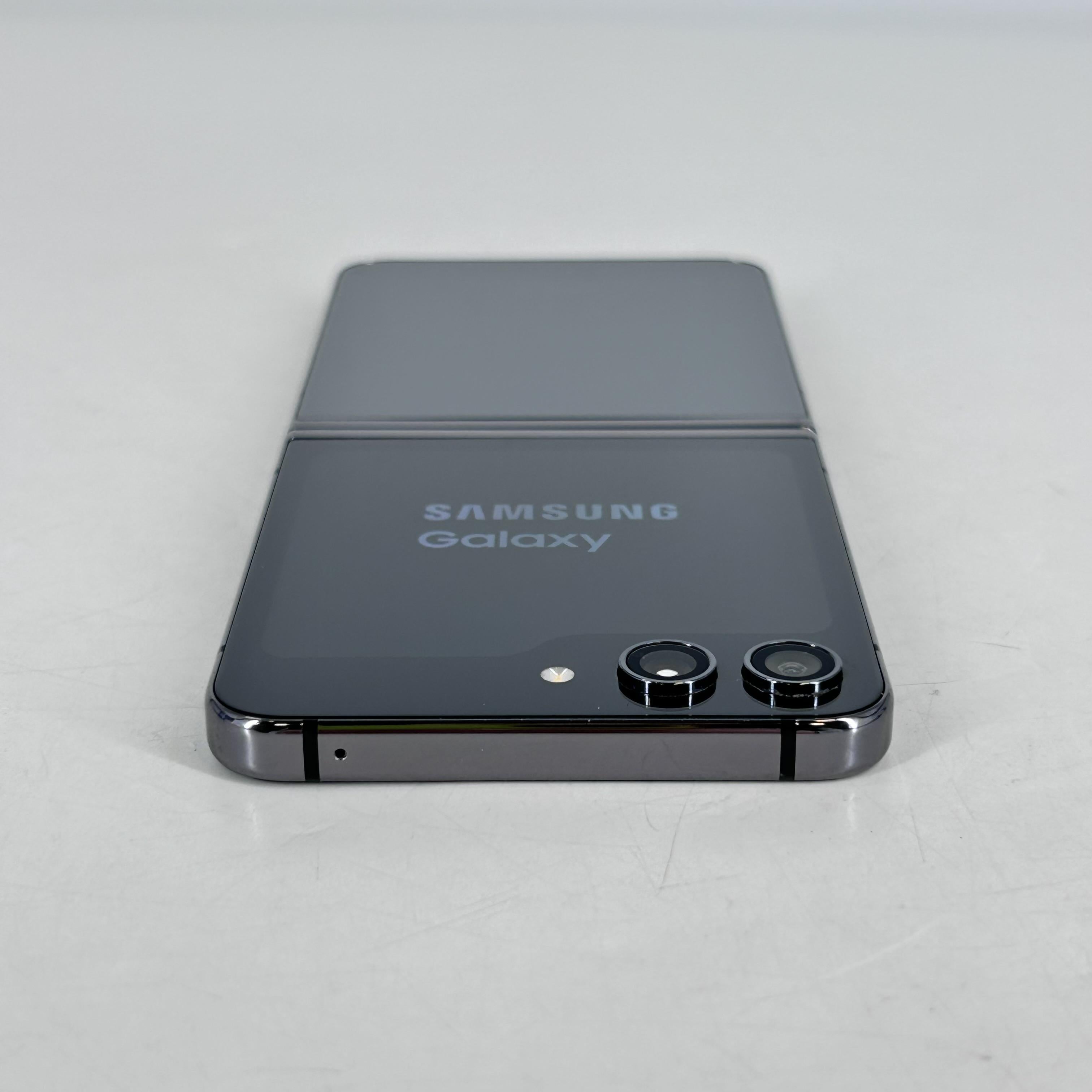 Galaxy Z Flip5 256GB Graphite (GSM Unlocked)