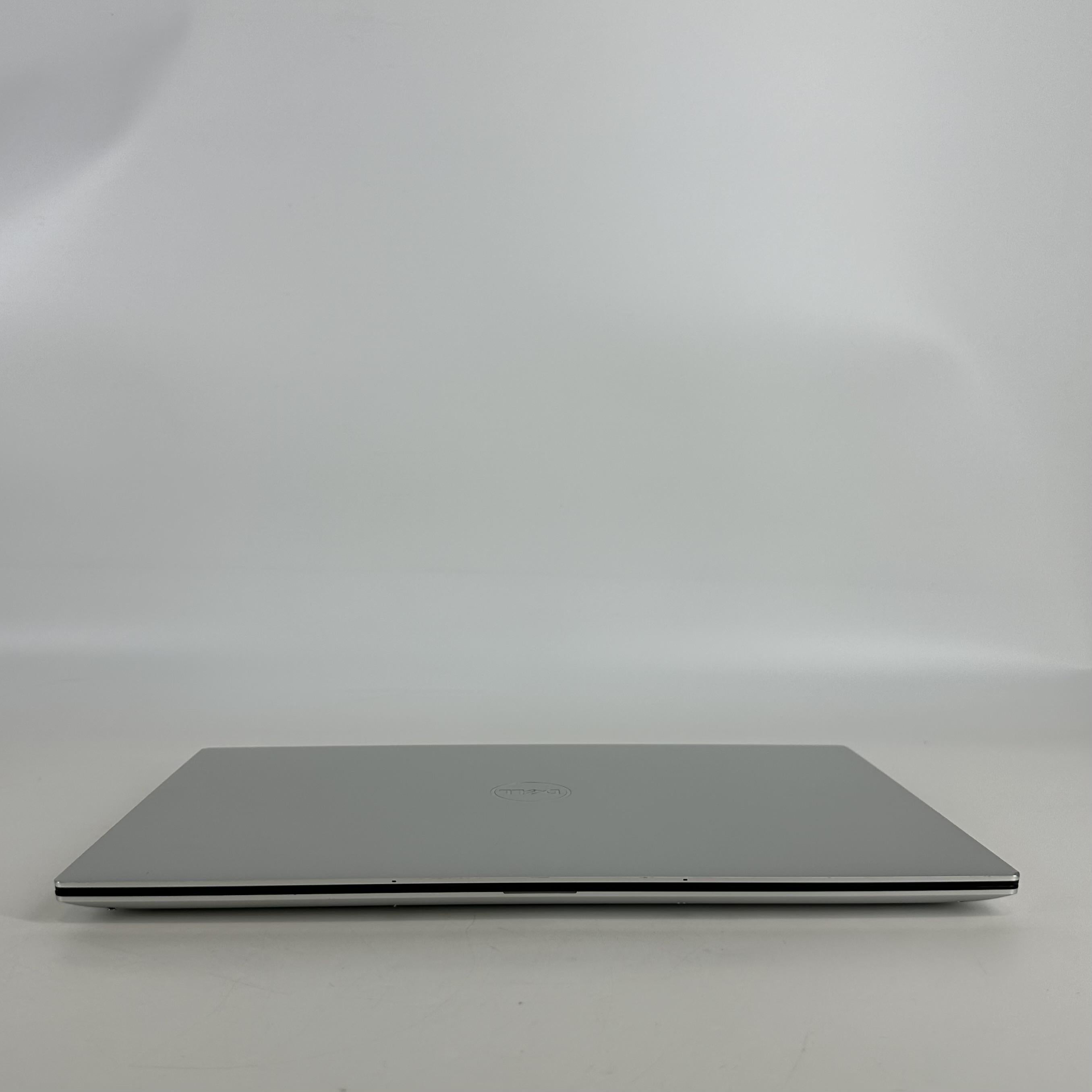 Dell XPS 15 9510 Silver 2.3 GHz Intel Core i7 11th Gen. 32GB RAM 1TB Solid State Drive NVIDIA GeForce RTX 3050 Ti 4 GB