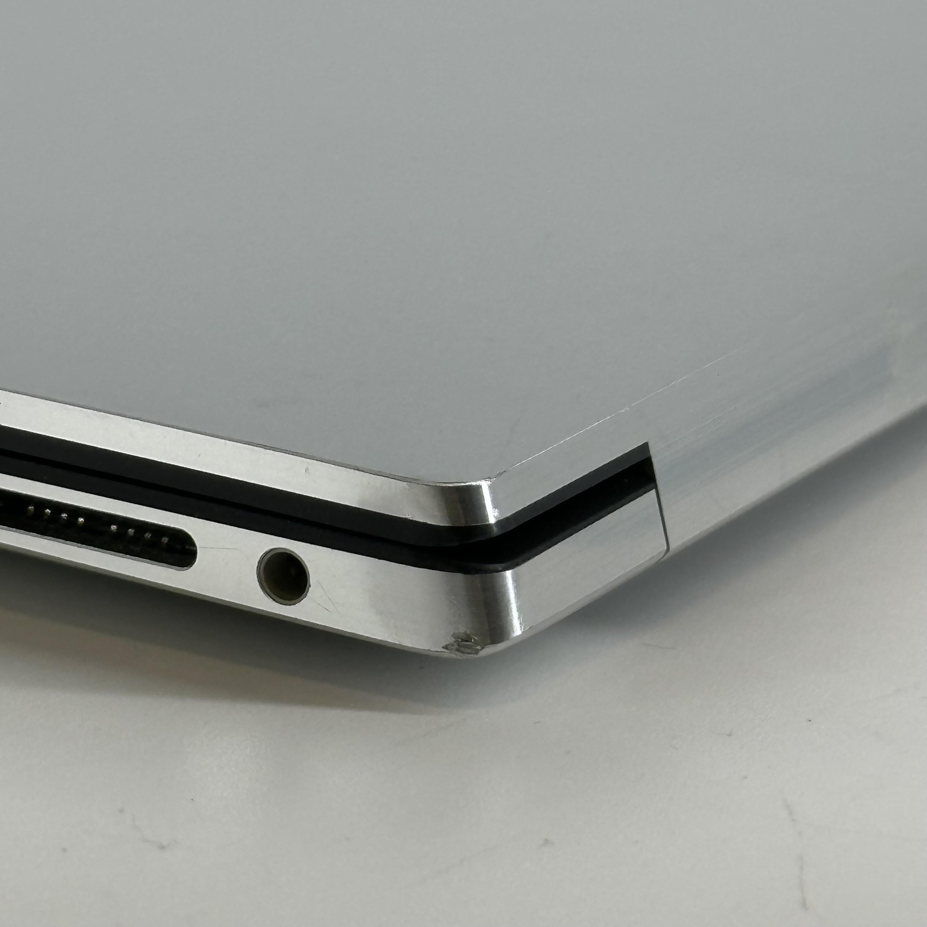 Dell XPS 15 9510 Silver 2.3 GHz Intel Core i7 11th Gen. 32GB RAM 1TB Solid State Drive NVIDIA GeForce RTX 3050 Ti 4 GB