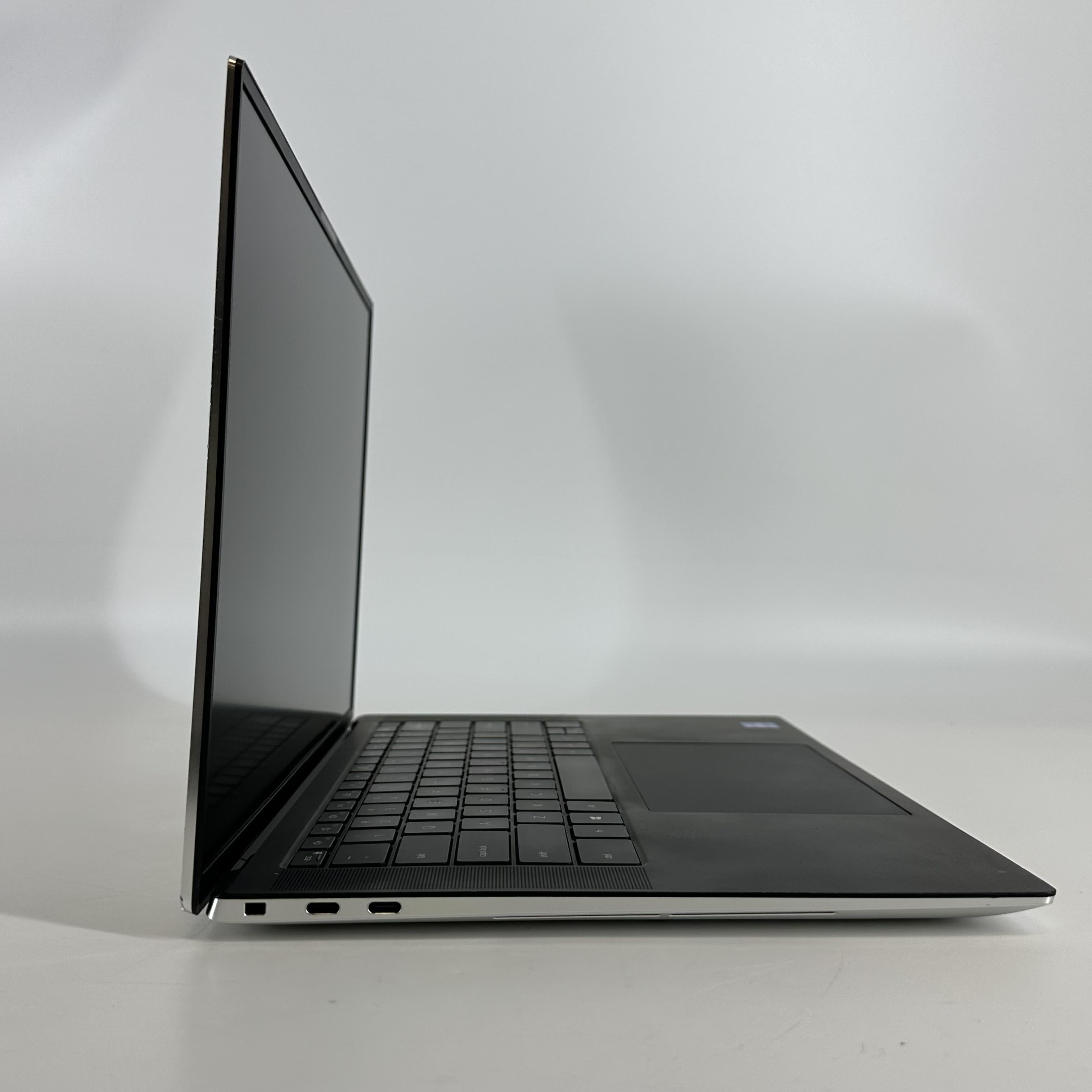 Dell XPS 15 9510 Silver 2.3 GHz Intel Core i7 11th Gen. 32GB RAM 1TB Solid State Drive NVIDIA GeForce RTX 3050 Ti 4 GB