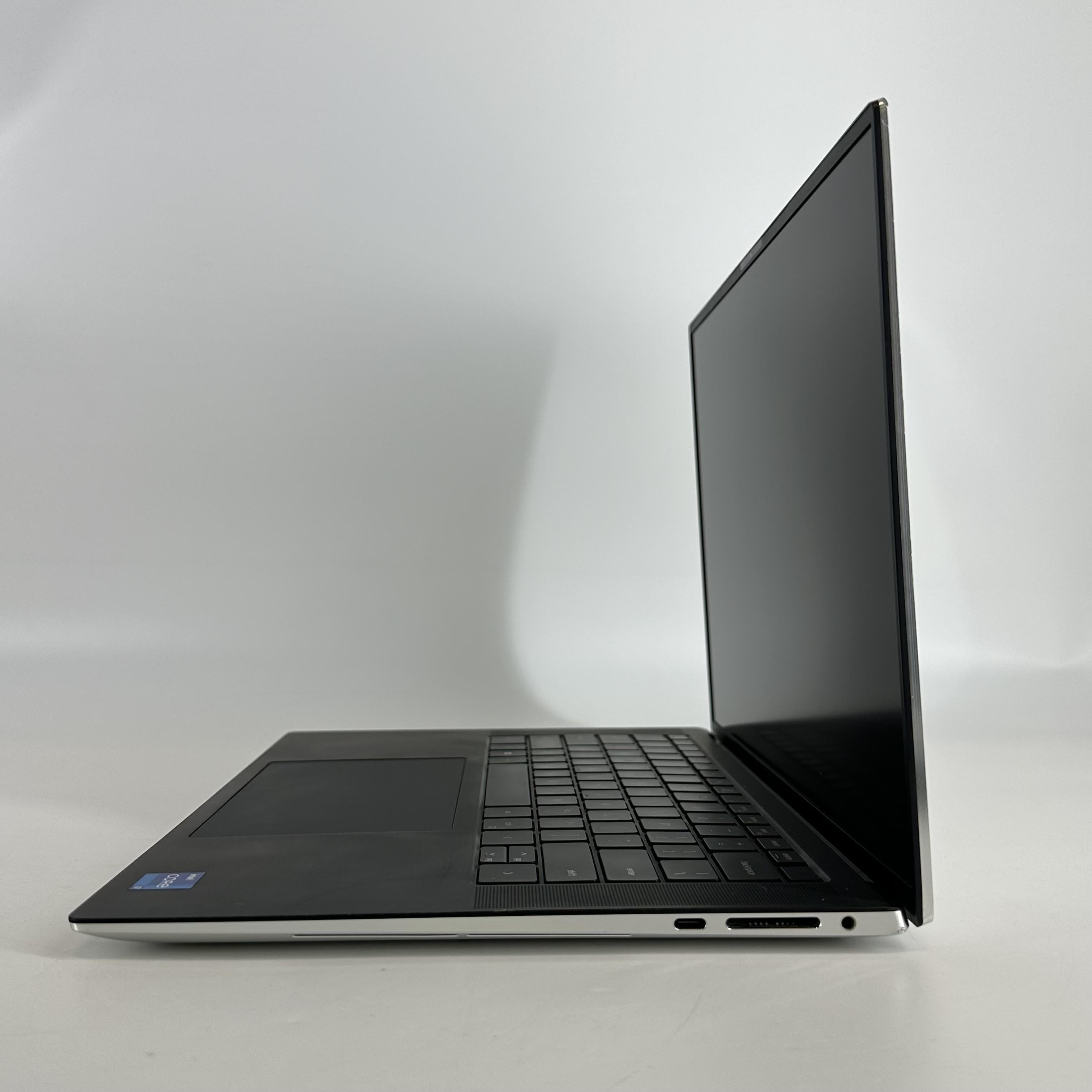 Dell XPS 15 9510 Silver 2.3 GHz Intel Core i7 11th Gen. 32GB RAM 1TB Solid State Drive NVIDIA GeForce RTX 3050 Ti 4 GB