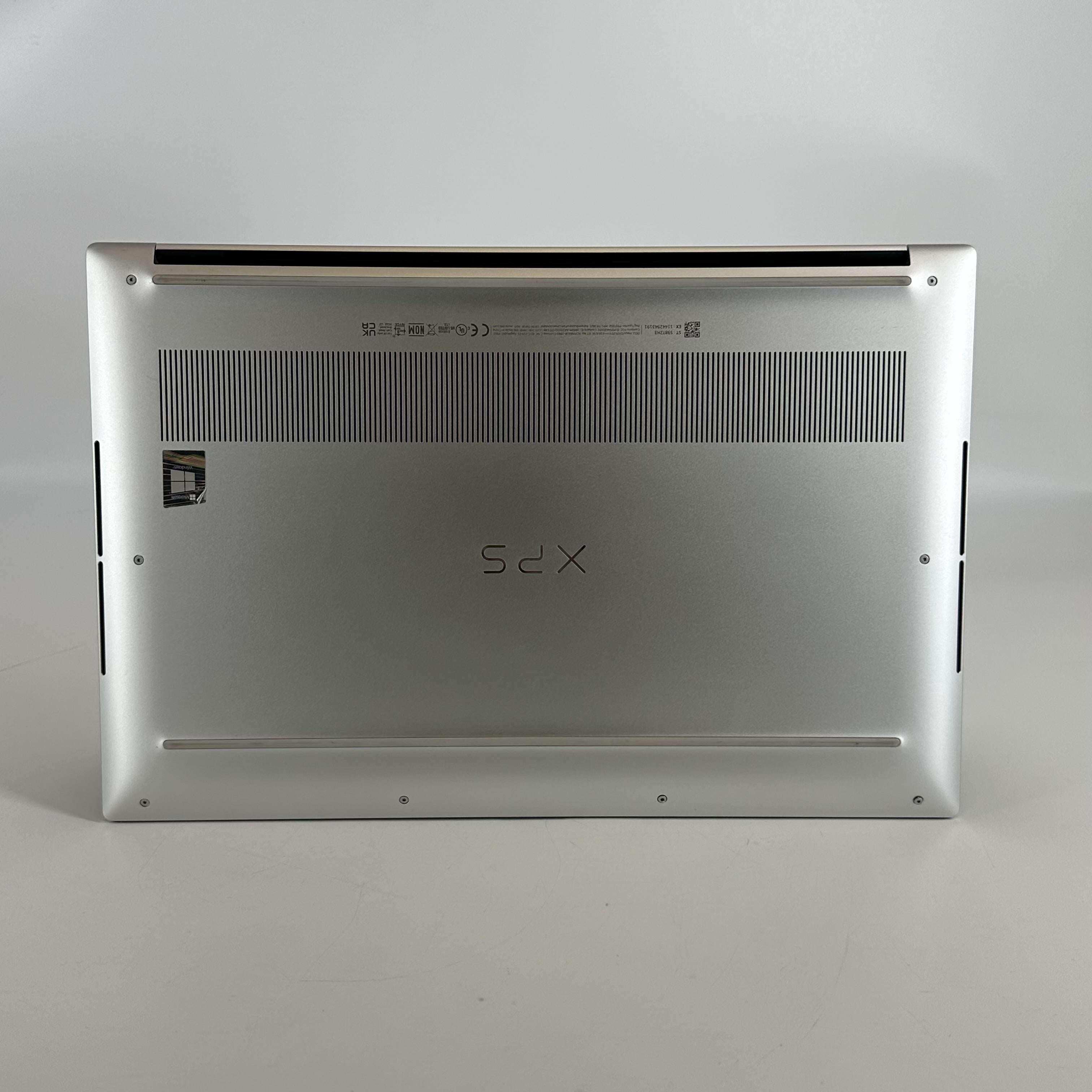 Dell XPS 15 9510 Silver 2.3 GHz Intel Core i7 11th Gen. 32GB RAM 1TB Solid State Drive NVIDIA GeForce RTX 3050 Ti 4 GB
