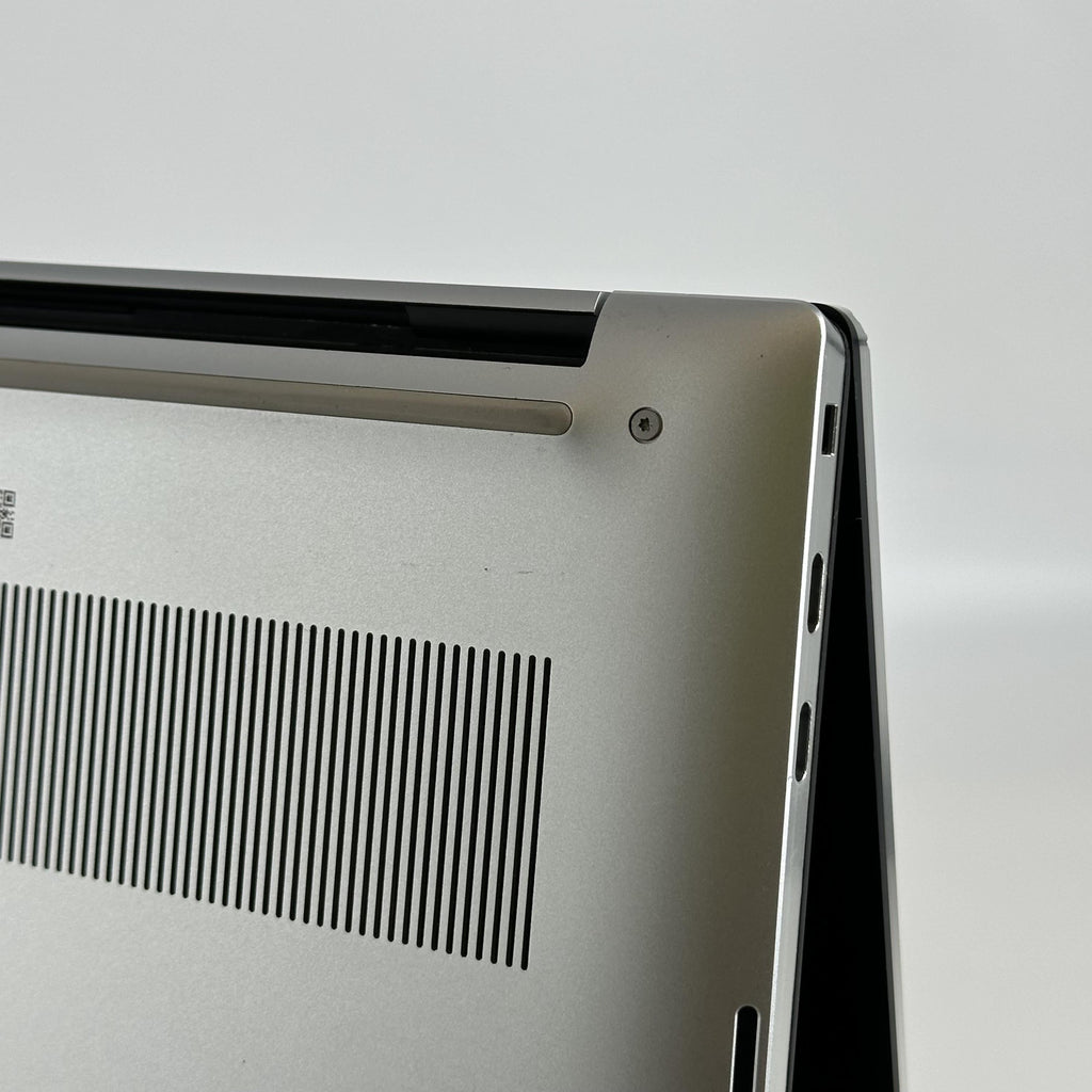 Dell XPS 15 9510 Silver 2.3 GHz Intel Core i7 11th Gen. 32GB RAM 1TB Solid State Drive NVIDIA GeForce RTX 3050 Ti 4 GB
